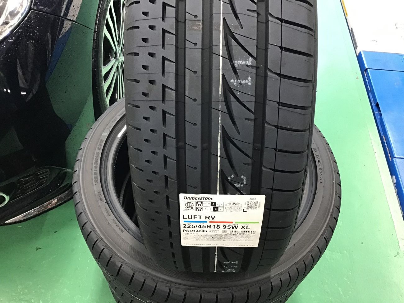 ホンダ「オデッセイ」RC1 タイヤ交換 225/45R18 | ホンダ オデッセイ