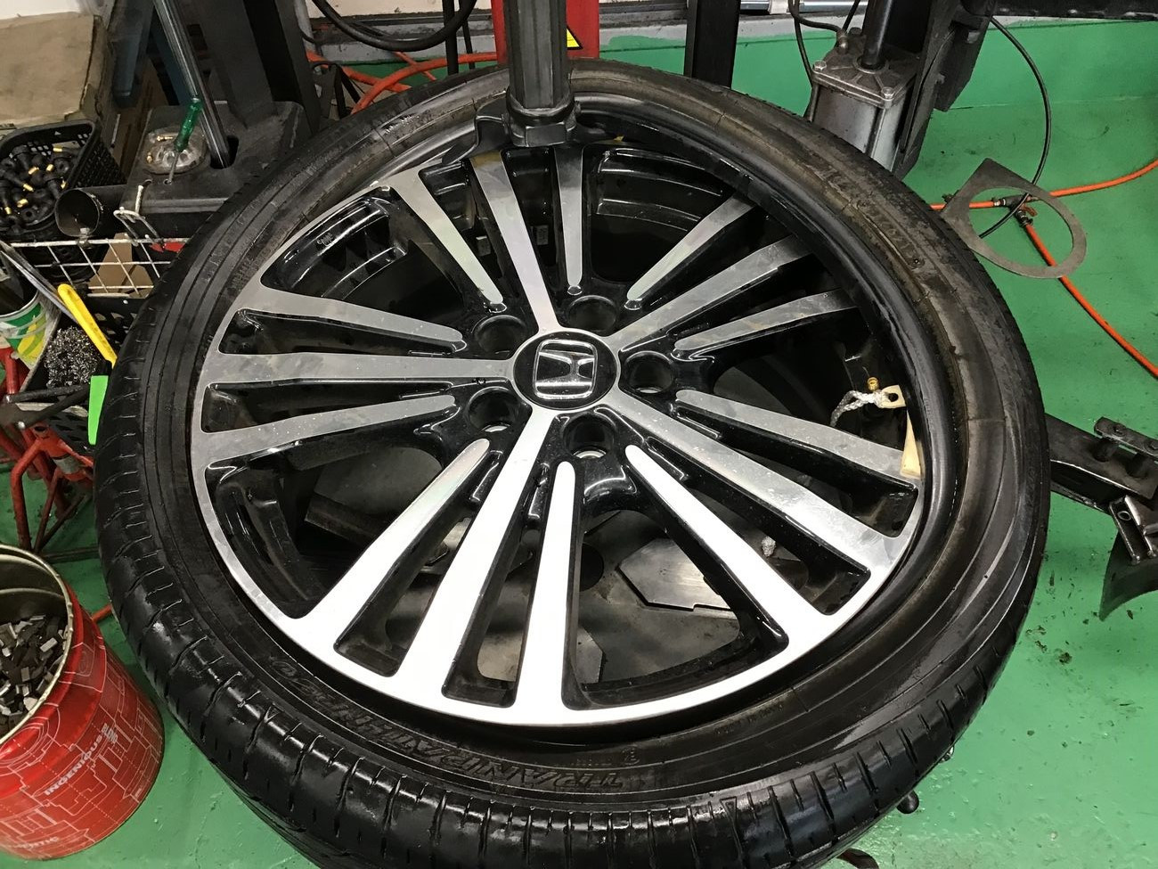 ホンダ「オデッセイ」RC1 タイヤ交換 225/45R18 | ホンダ オデッセイ