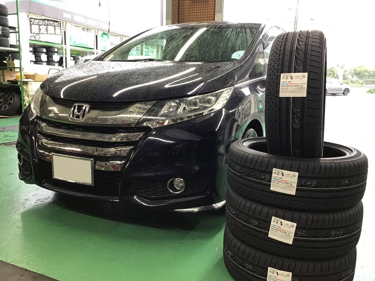 RB1オデッセイ￼ホイールタイヤセット　タイヤサイズ215/35R19