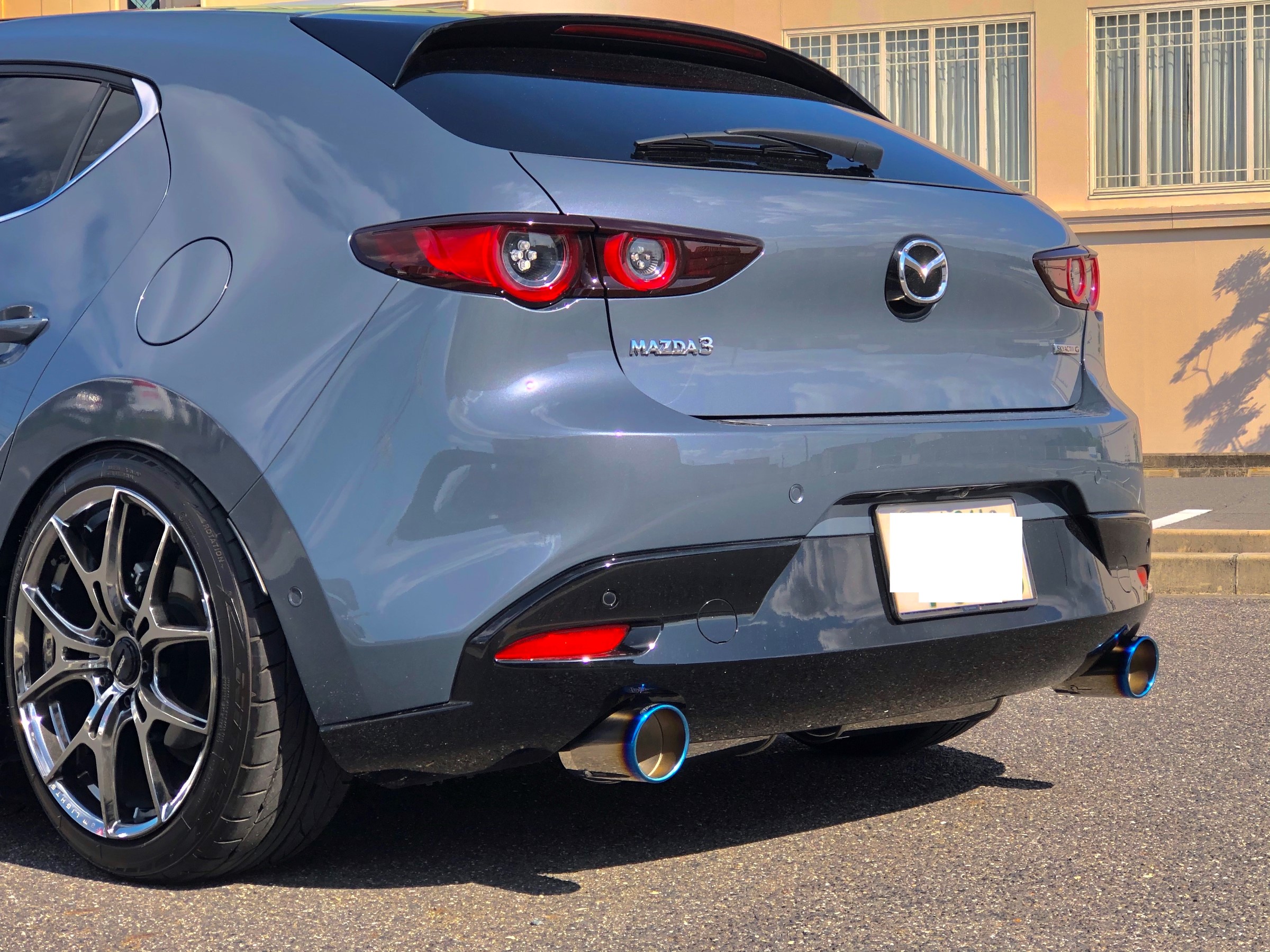 マツダ3のマフラー交換！ | マツダ MAZDA3 その他 パーツ取付 > 各種