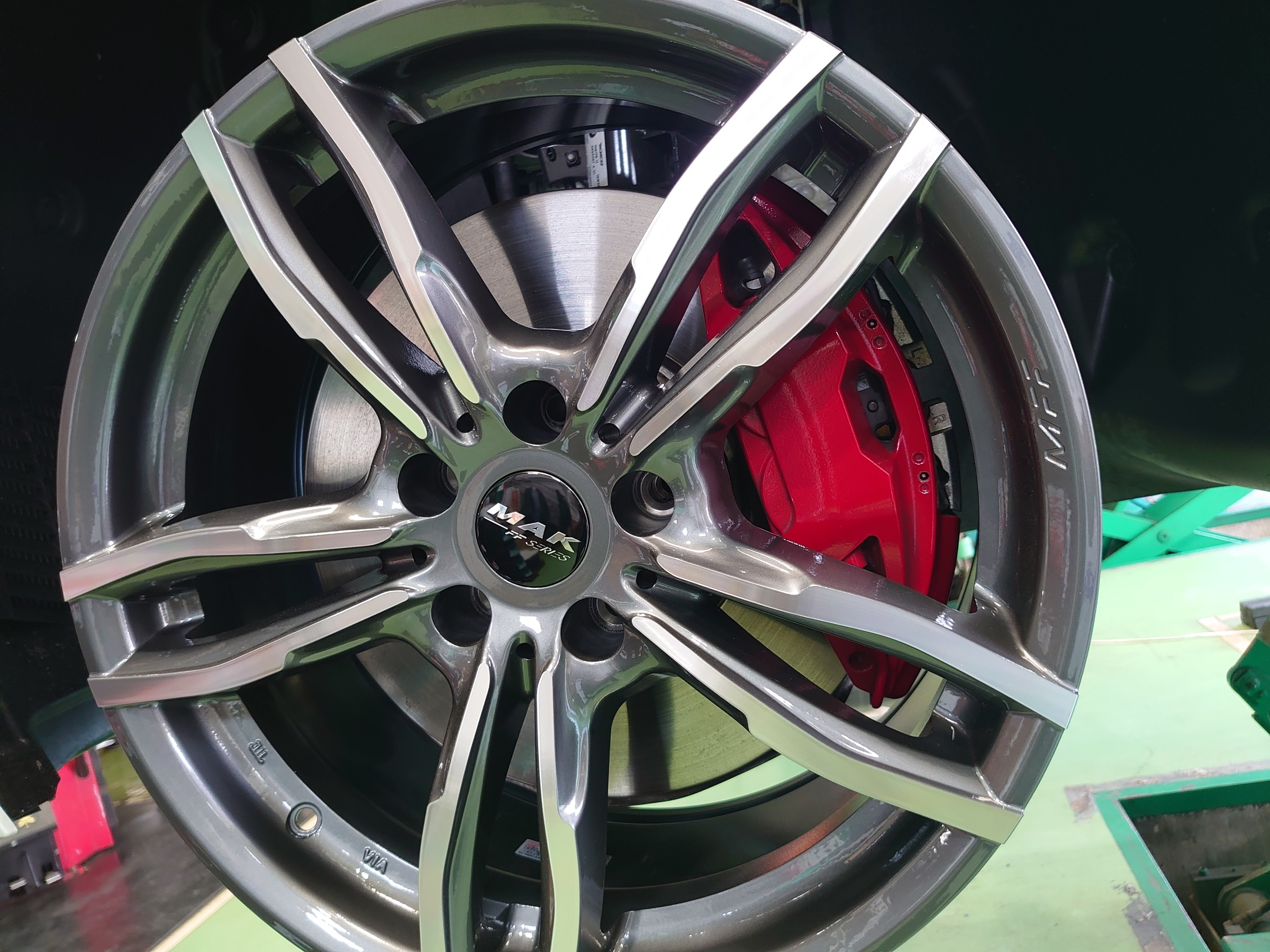 GR Supra & BMW に装着可能な スタッドレスタイヤ &ホイール在庫有り