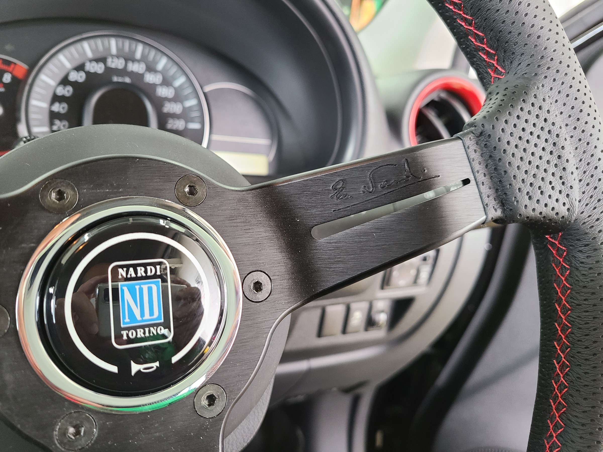 マーチ ニスモSにNISMOステアリング | A PIT AUTOBACS