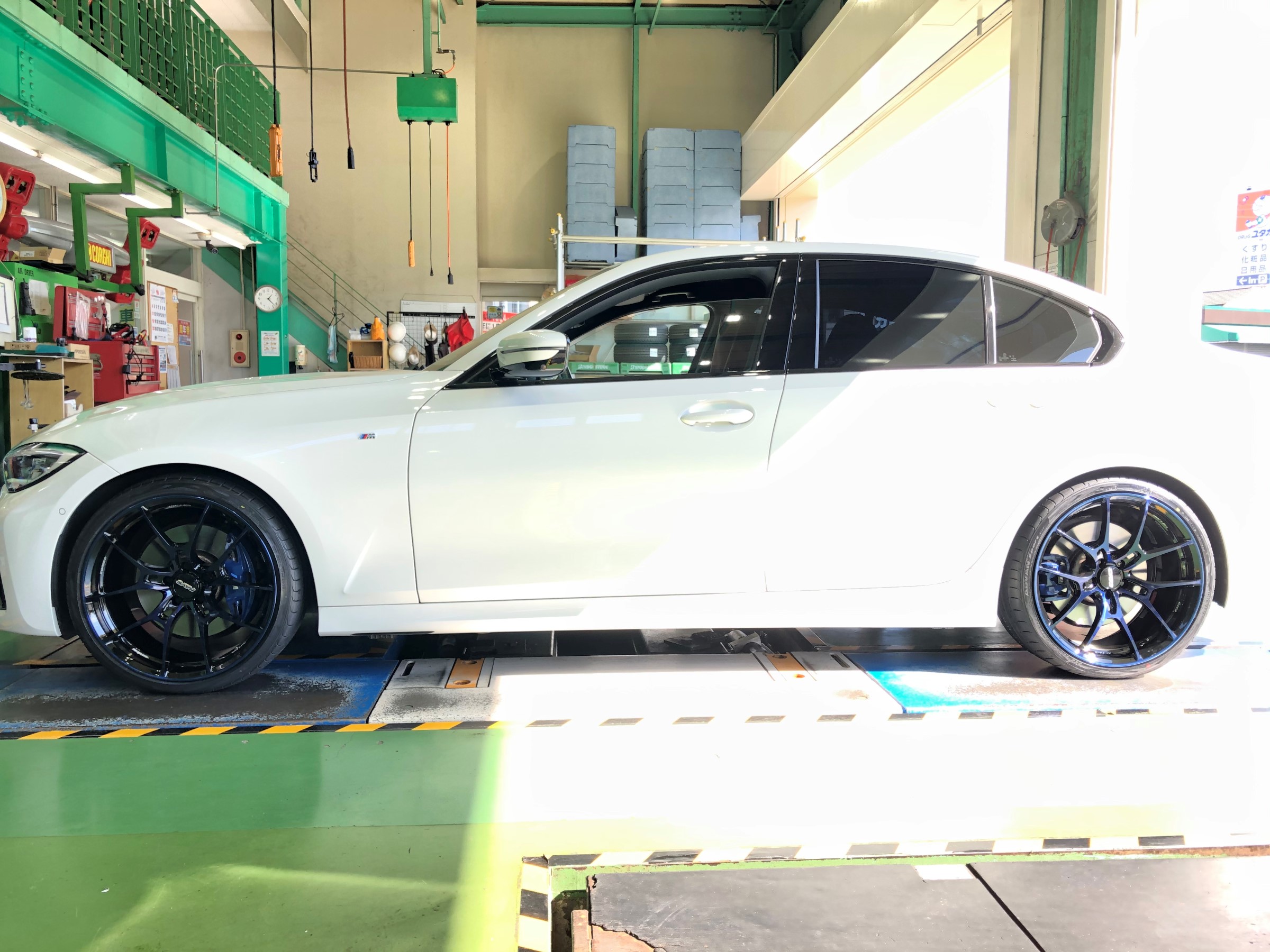 Bmw 330 G ホイール交換 Bmw 3シリーズ ホイール タイヤ ホイール関連 タイヤ ホイール交換 サービス事例 タイヤ館 長岡京 京都府 滋賀県のタイヤからはじまる トータルカーメンテナンス タイヤ館グループ