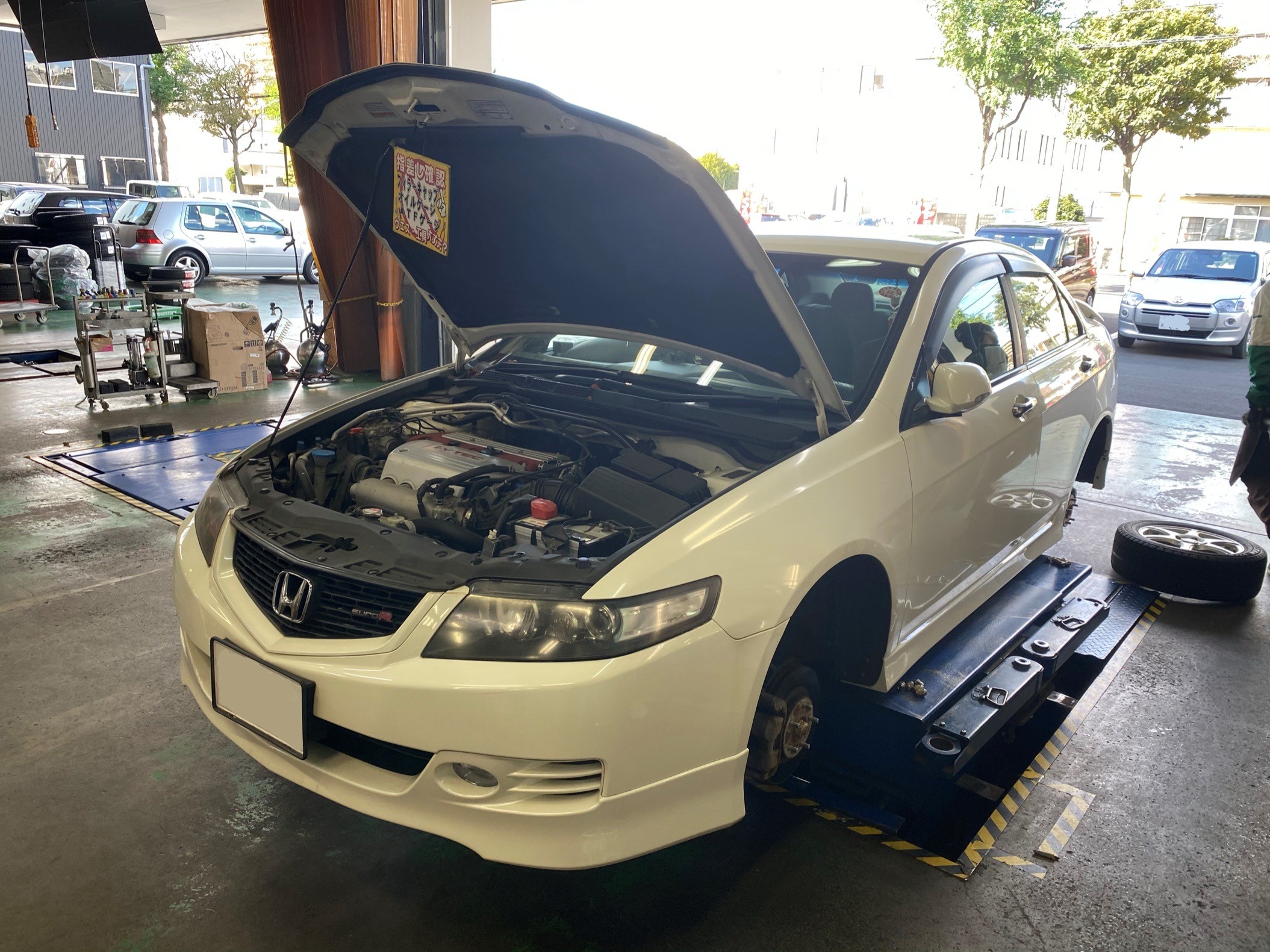 ホンダ アコード ユーロr Cl7 のタイヤ交換と ホンダ アコードユーロr タイヤ タイヤ ホイール関連 タイヤ ホイール交換 サービス事例 タイヤ館 桑園 タイヤからはじまる トータルカーメンテナンス タイヤ館グループ
