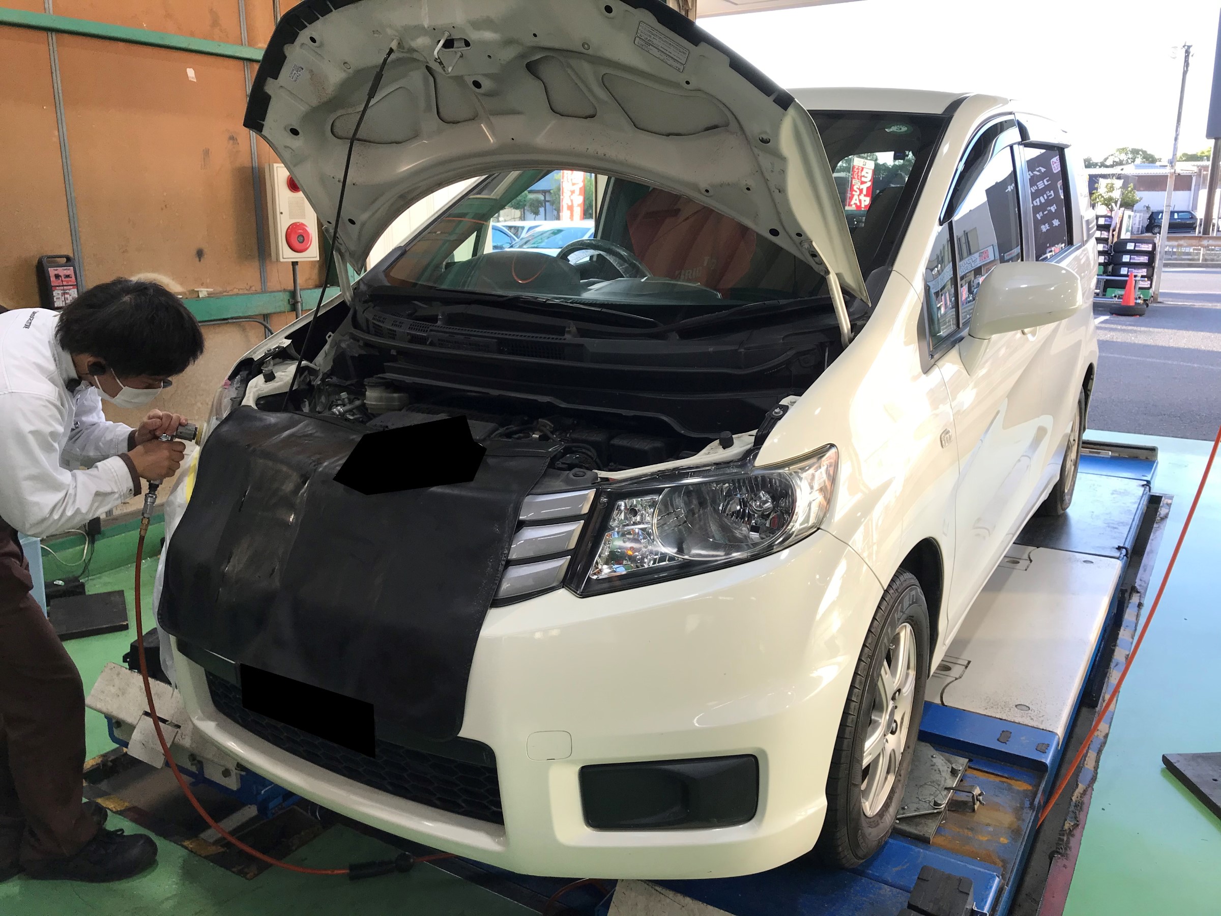 好評施工中 ホンダフリードスパイク ヘッドライトコーティング ホンダ フリードスパイク その他 その他 無料安全点検 サービス事例 タイヤ館 堺北 大阪府 和歌山県のタイヤからはじまる トータルカーメンテナンス タイヤ館グループ