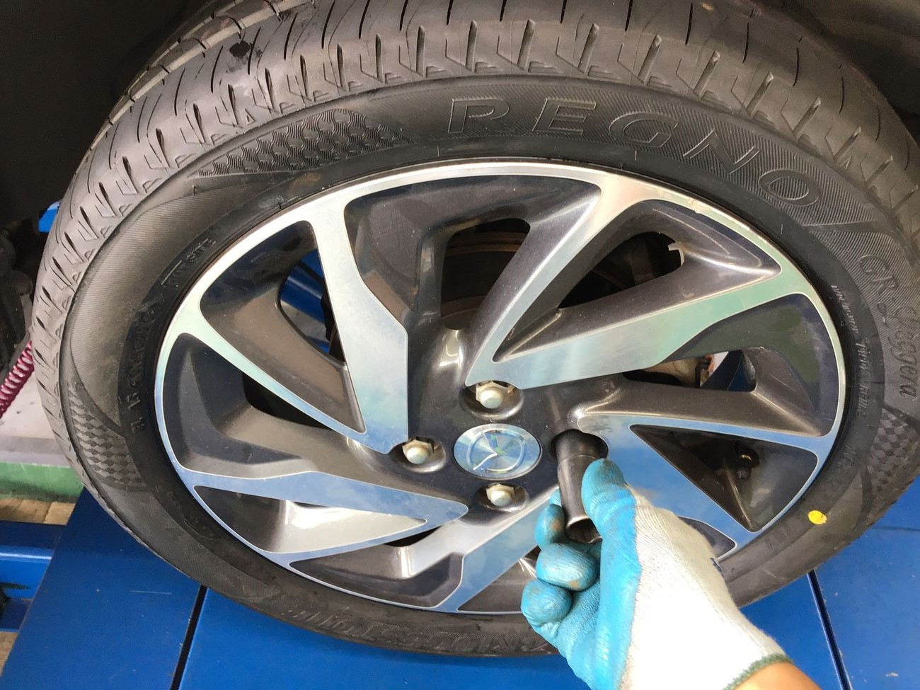 マツダ「フレアワゴン」MM32S タイヤ交換 165/55R15 | マツダ フレア