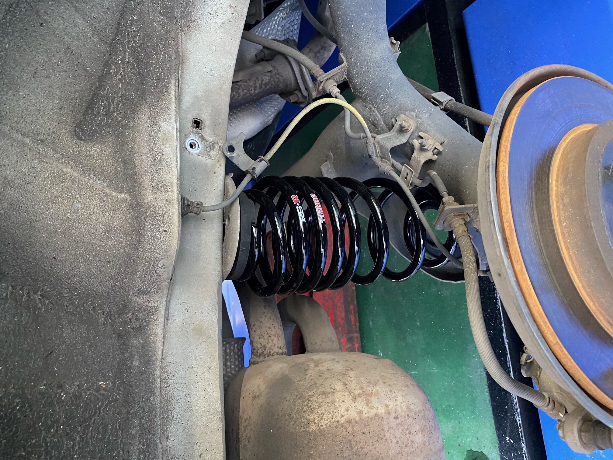 トヨタ・ヴィッツ・NCP90】足回り交換 | 店舗おススメ情報 | タイヤ館