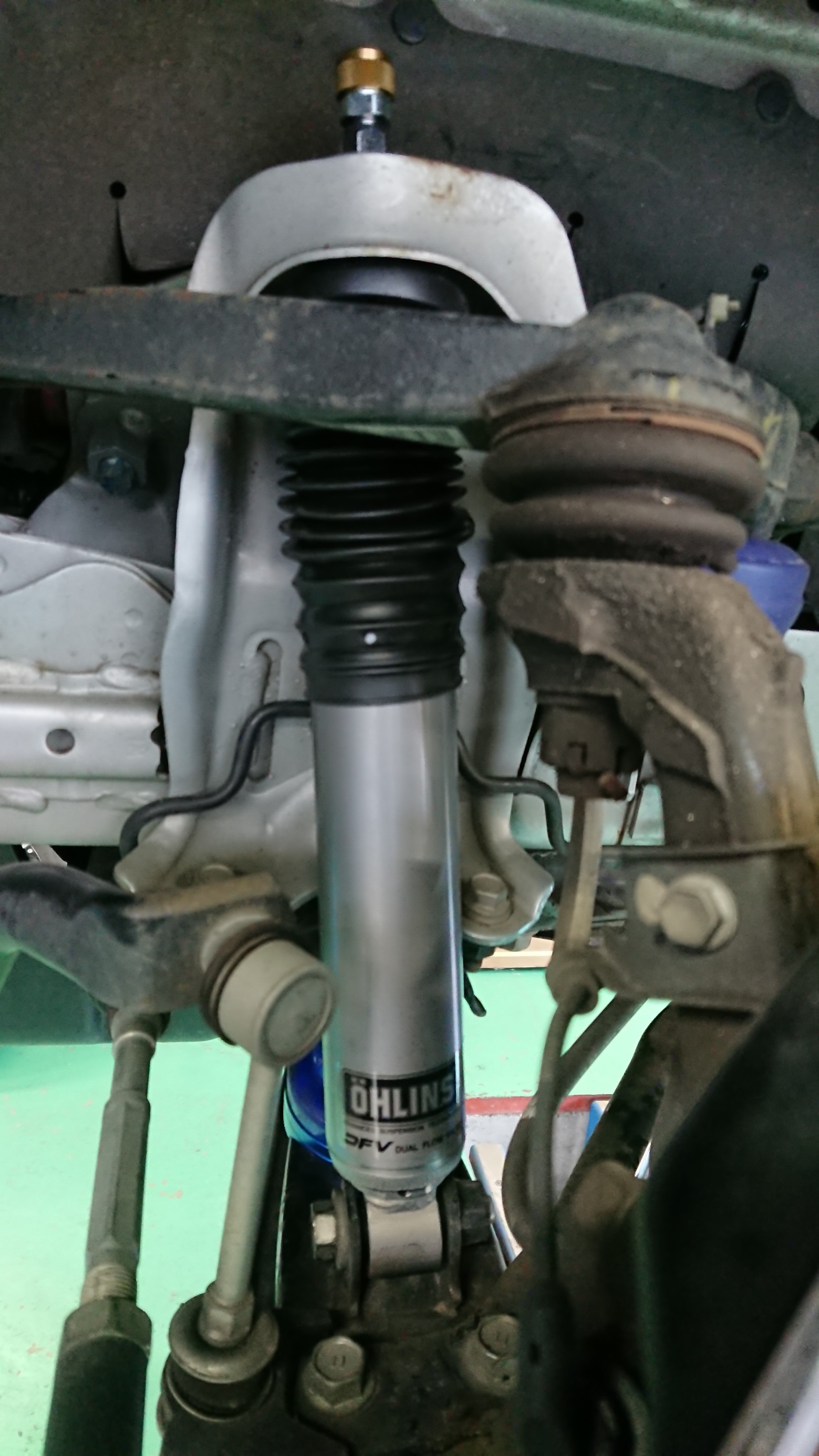 ○○200系ハイエース OHLINS DFVショックアブソーバー前後セット