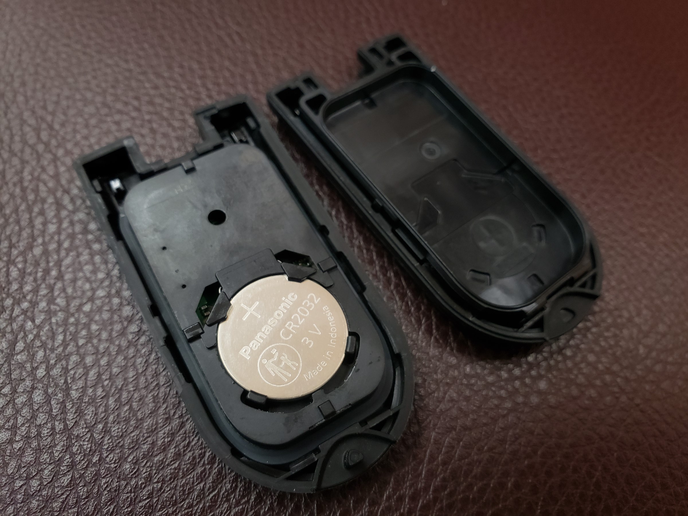 スマートキーの電池交換できます 彡 スタッフ日記 タイヤ館 可部 タイヤからはじまる トータルカーメンテナンス タイヤ館グループ