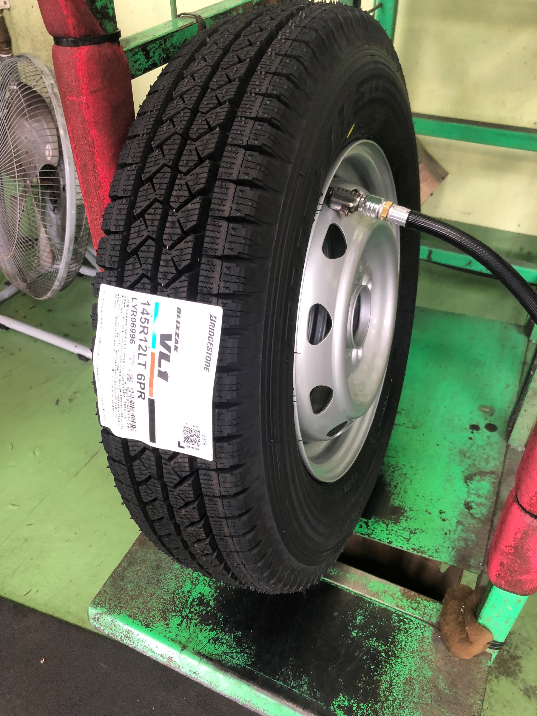 働く車 バン、軽トラック専用スタッドレスタイヤ ブリザック VL1 働く車 バン、軽トラック専用スタッドレスタイヤ ブリザック VL1