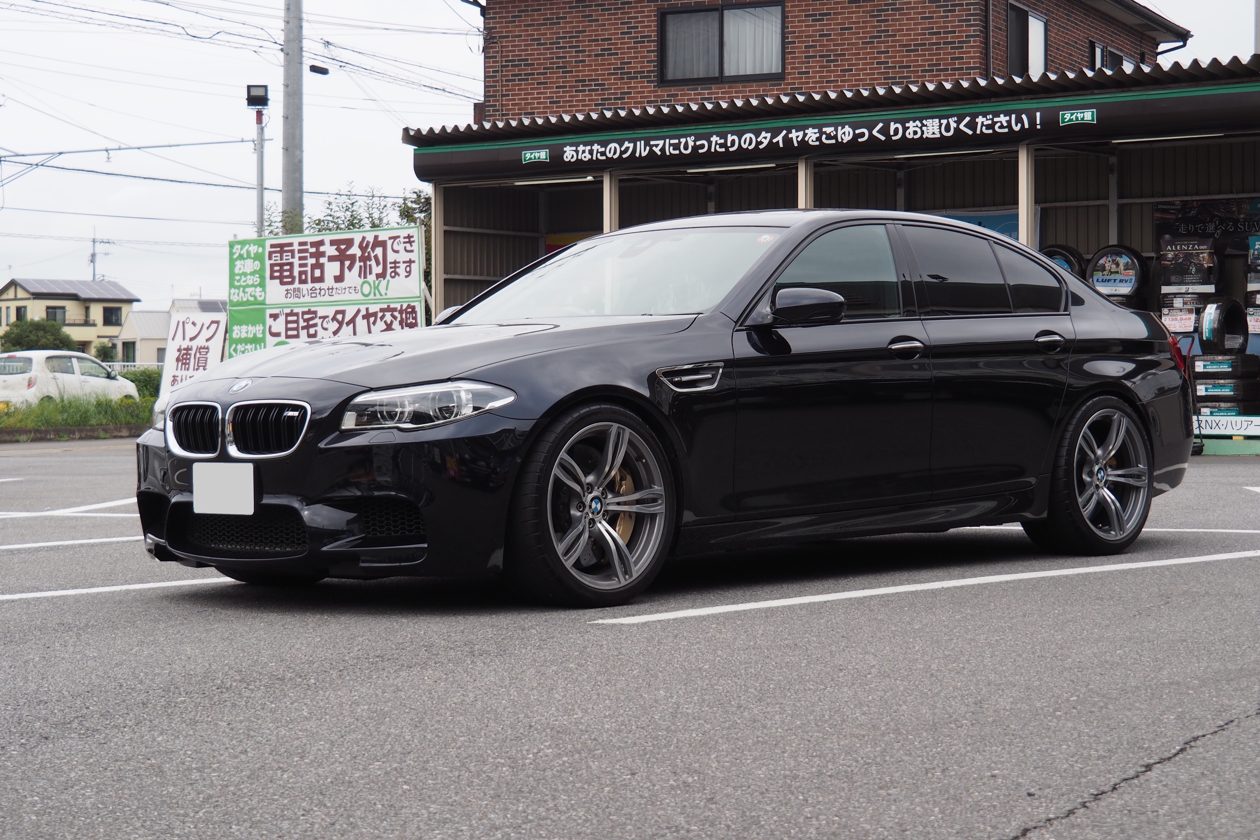 Bmw M5 サンダアボルト 取付 Bmw M5 ホイール パーツ取付 足回り関係取付 谷田部店の作業記録 タイヤ館 つくば谷田部 茨城県のタイヤ カー用品ショップ タイヤからはじまる トータルカーメンテナンス タイヤ館グループ
