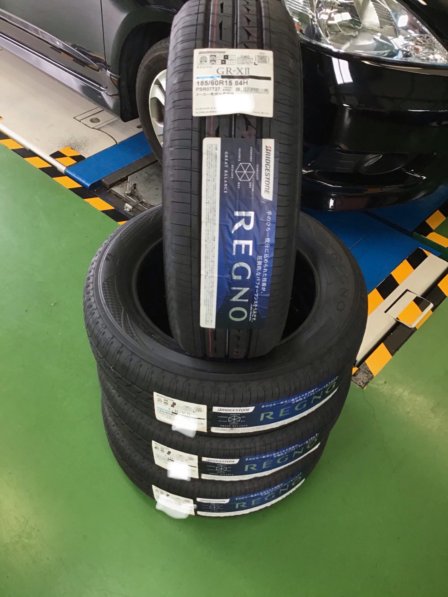 フィットシャトルハイブリッドのタイヤ交換作業を行いました