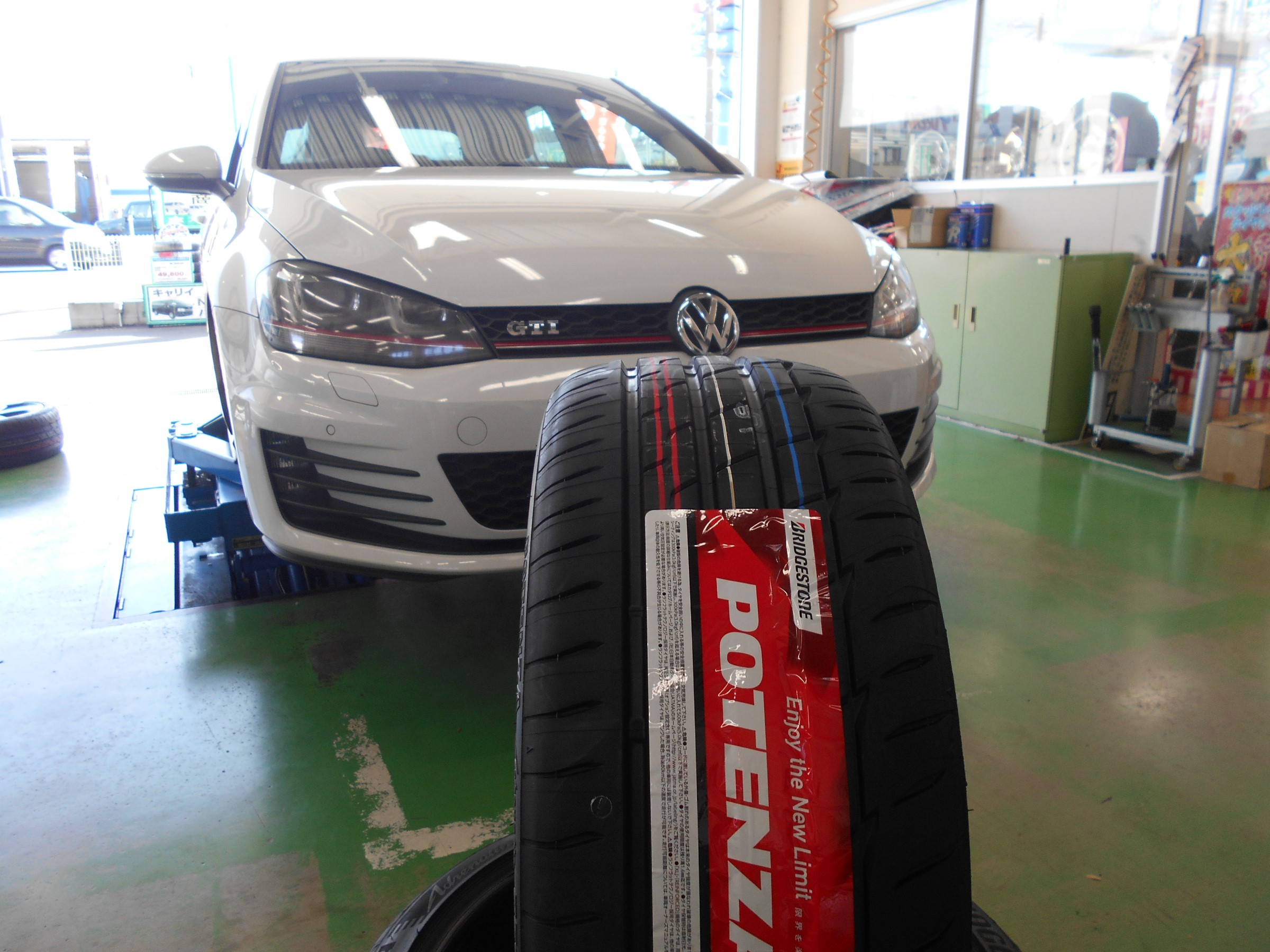 フォルクスワーゲン ゴルフ タイヤ交換 フォルクスワーゲン ゴルフ7 Gti タイヤ タイヤ ホイール関連 タイヤ ホイール交換 サービス事例 タイヤ館 春日部 タイヤからはじまる トータルカーメンテナンス タイヤ館グループ