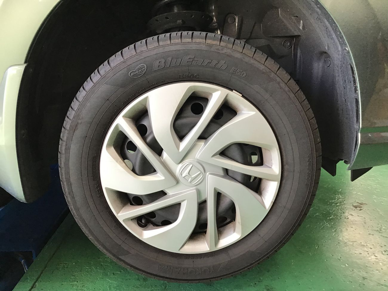 ホンダ「フリード」GB5 スタッドレスタイヤ＆ホイール交換 185/65R15
