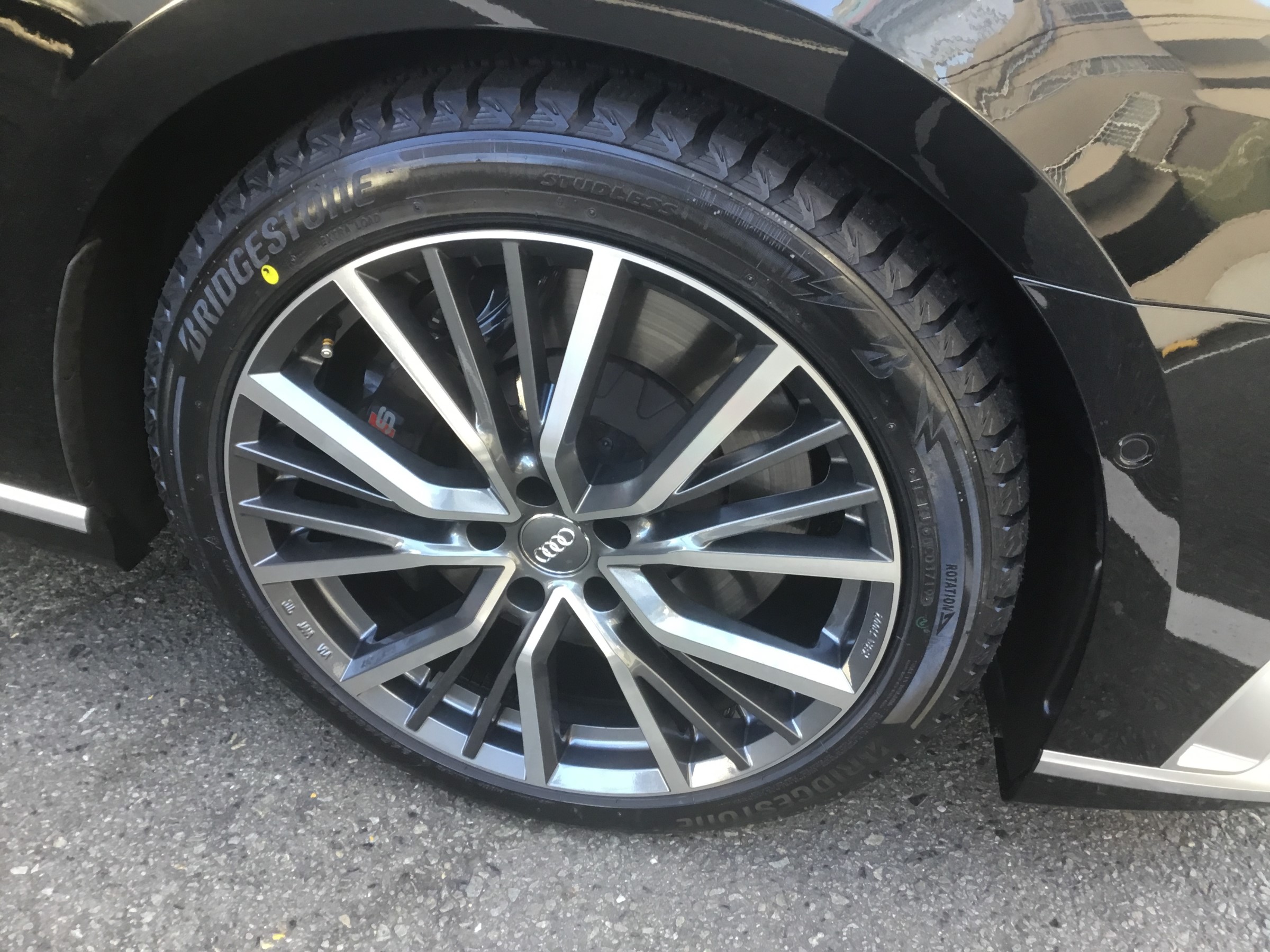 アウディ S8 スタッドレスセット取り付け！ | 店舗おススメ情報