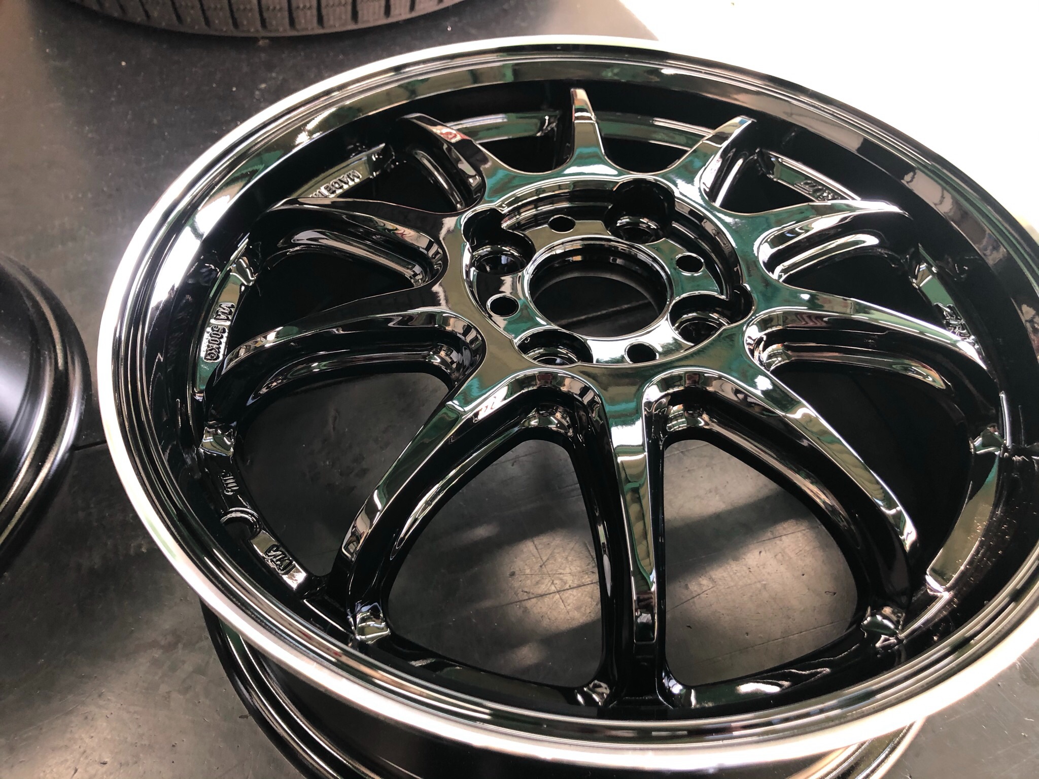 WORK EMOTION ZR10 ブラックダイヤリップカット15インチ入荷