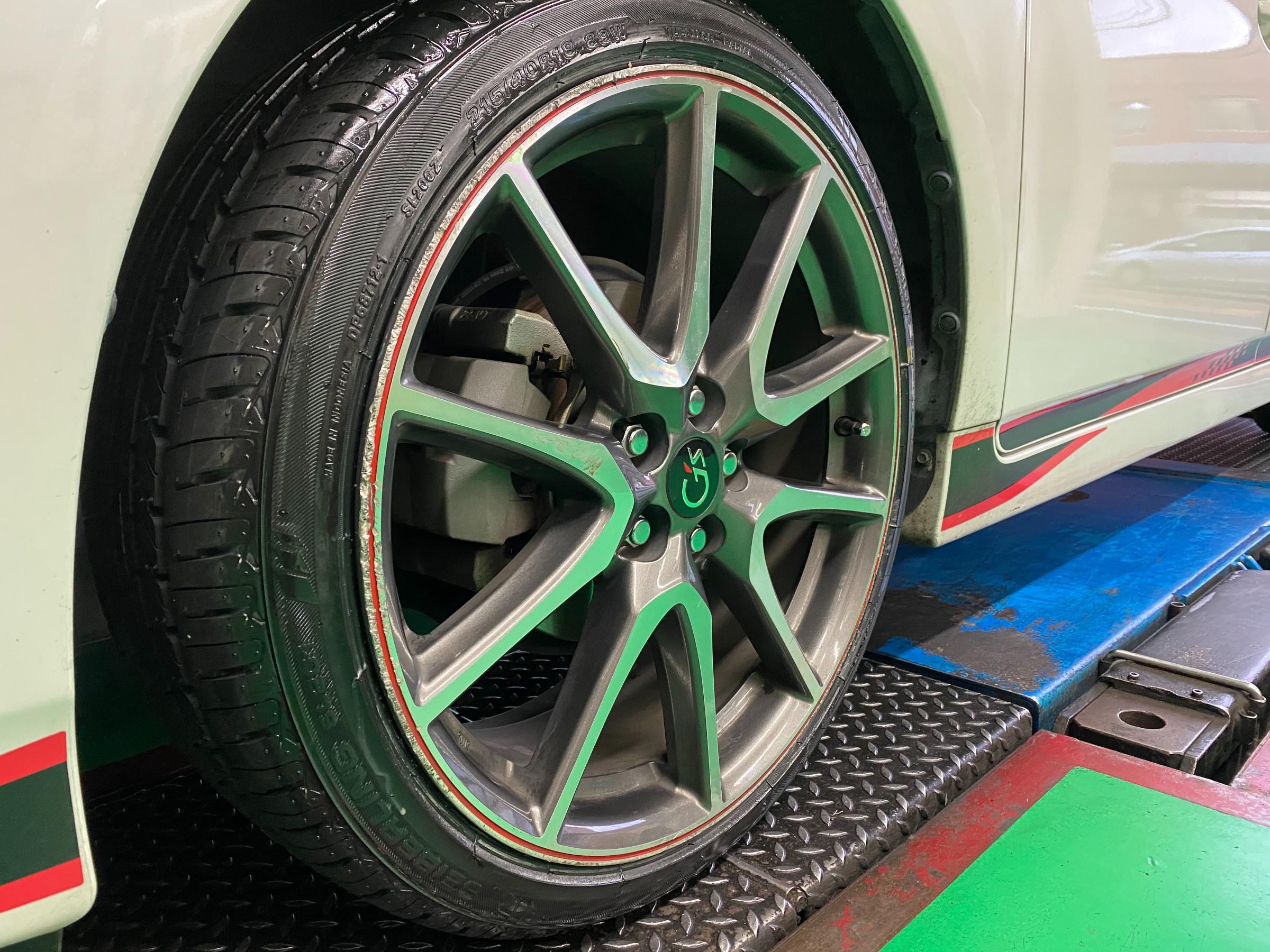 プリウスG's マックガード外し＆215/40R18 セイバーリング取付