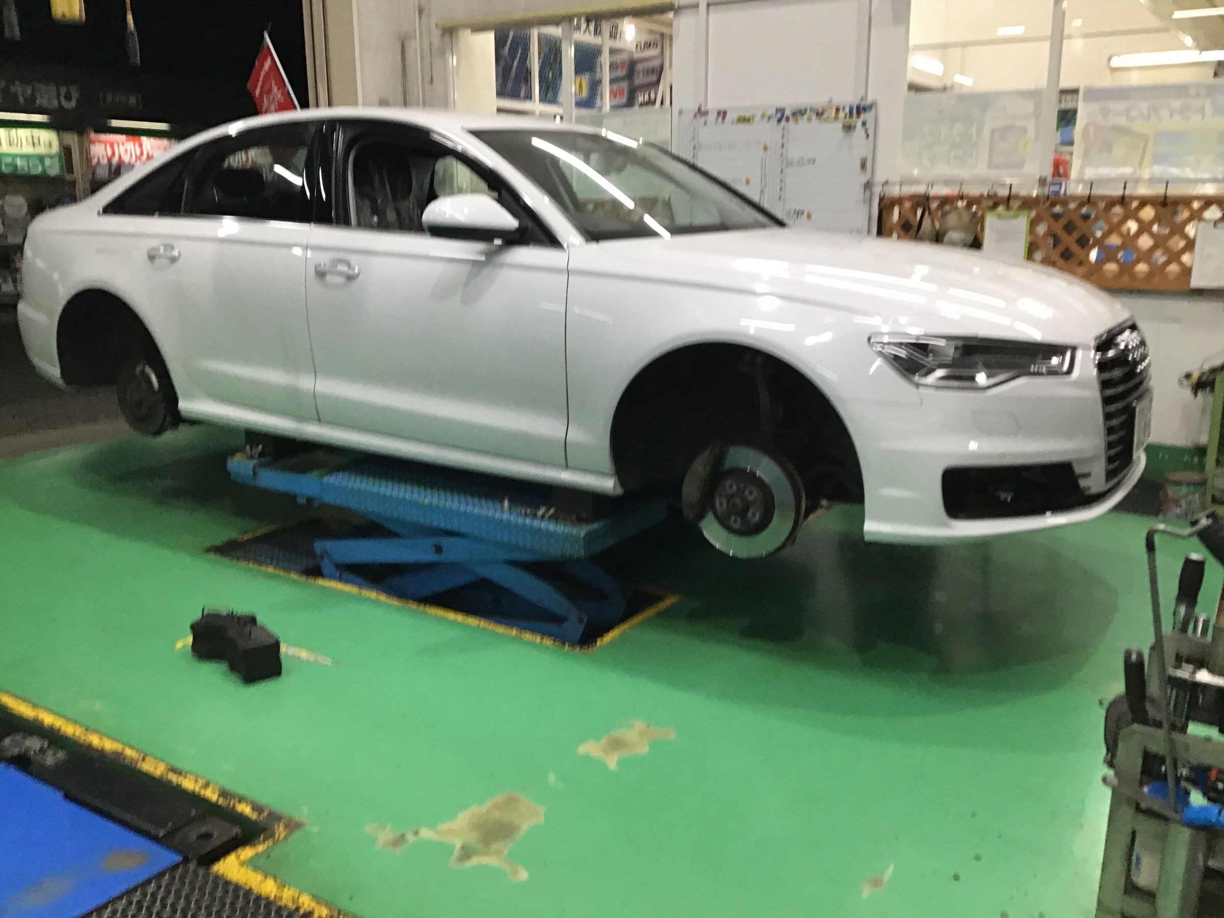 アウディ A6 アルミホイールセット 18インチ取付け | アウディ A6
