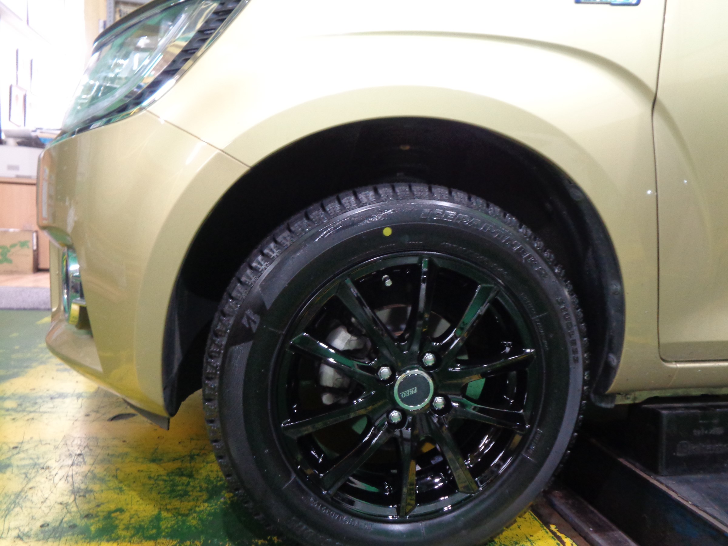 スズキ：イグニス スタッドレス＆ホイールセットお取り付け♪ | 店舗お