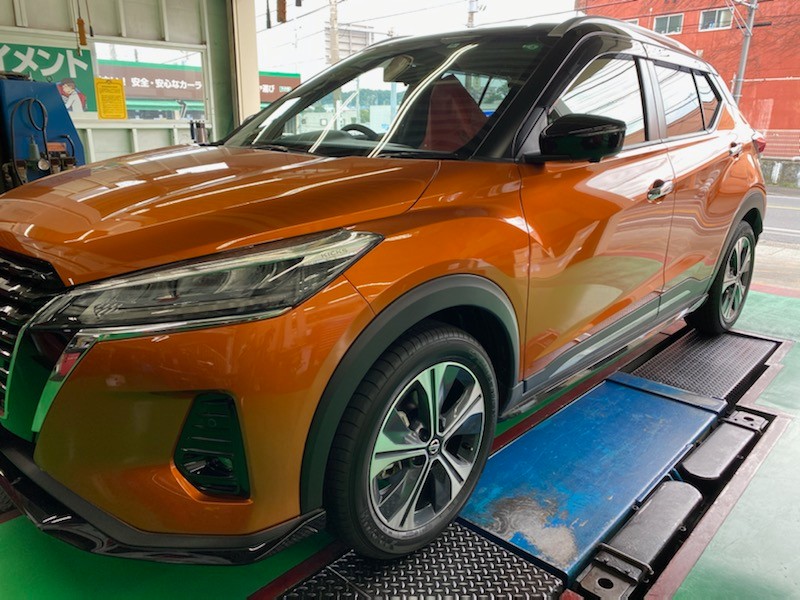 日産 新型kicks ボンネットダンパー交換 日産 キックス その他 パーツ取付 各メーカー 車高調 ダウンスプリング ショックアブソーバー交換 スポーツブレーキパッド ローター 純正部品各種取付 サービス事例 タイヤ館 瀬谷 神奈川県のタイヤ カー用品ショップ
