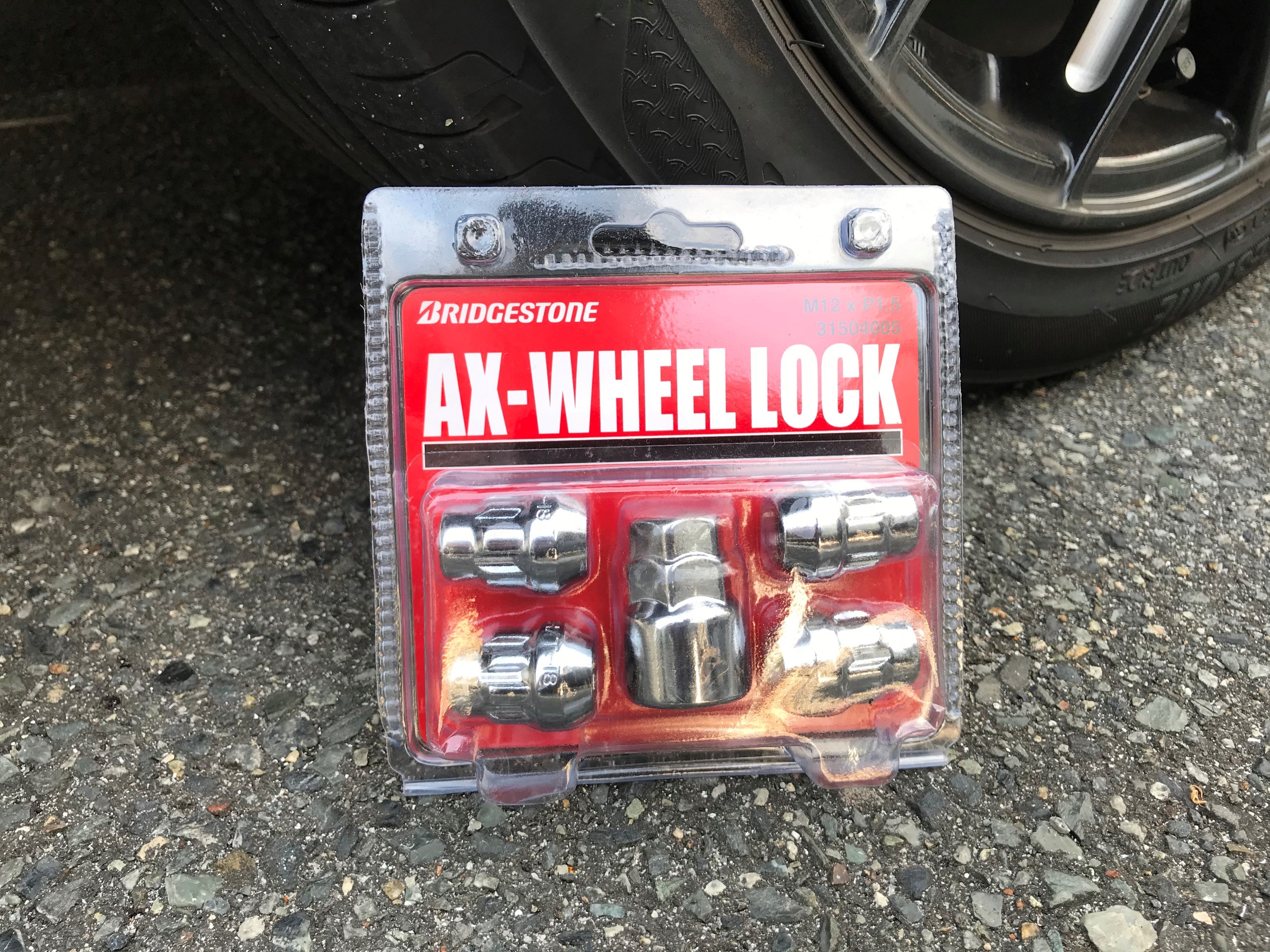 大切なお車のホイール ナンバープレートの盗難防止に ロックナット ボルト その他 パーツ取付 各種用品取付 サービス事例 タイヤ館 堺北 大阪府 和歌山県のタイヤからはじまる トータルカーメンテナンス タイヤ館グループ