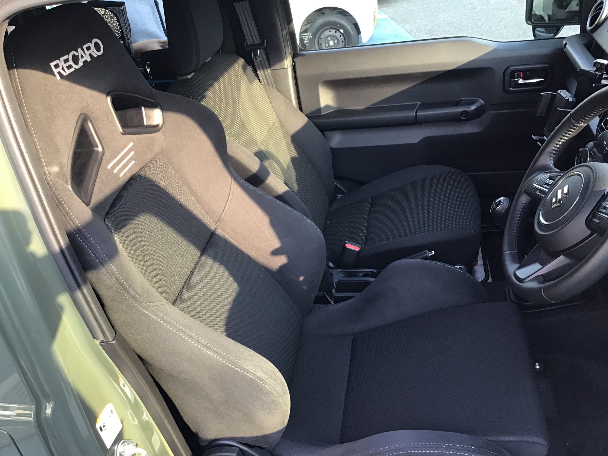 スズキ ジムニー レカロシート取付 スズキ ジムニー その他 外装 内装取付 エアロパーツ バンパー シートカバー マット キャリア等 各種 注文取付け承ります サービス事例 タイヤ館 大分 タイヤからはじまる トータルカーメンテナンス タイヤ館グループ