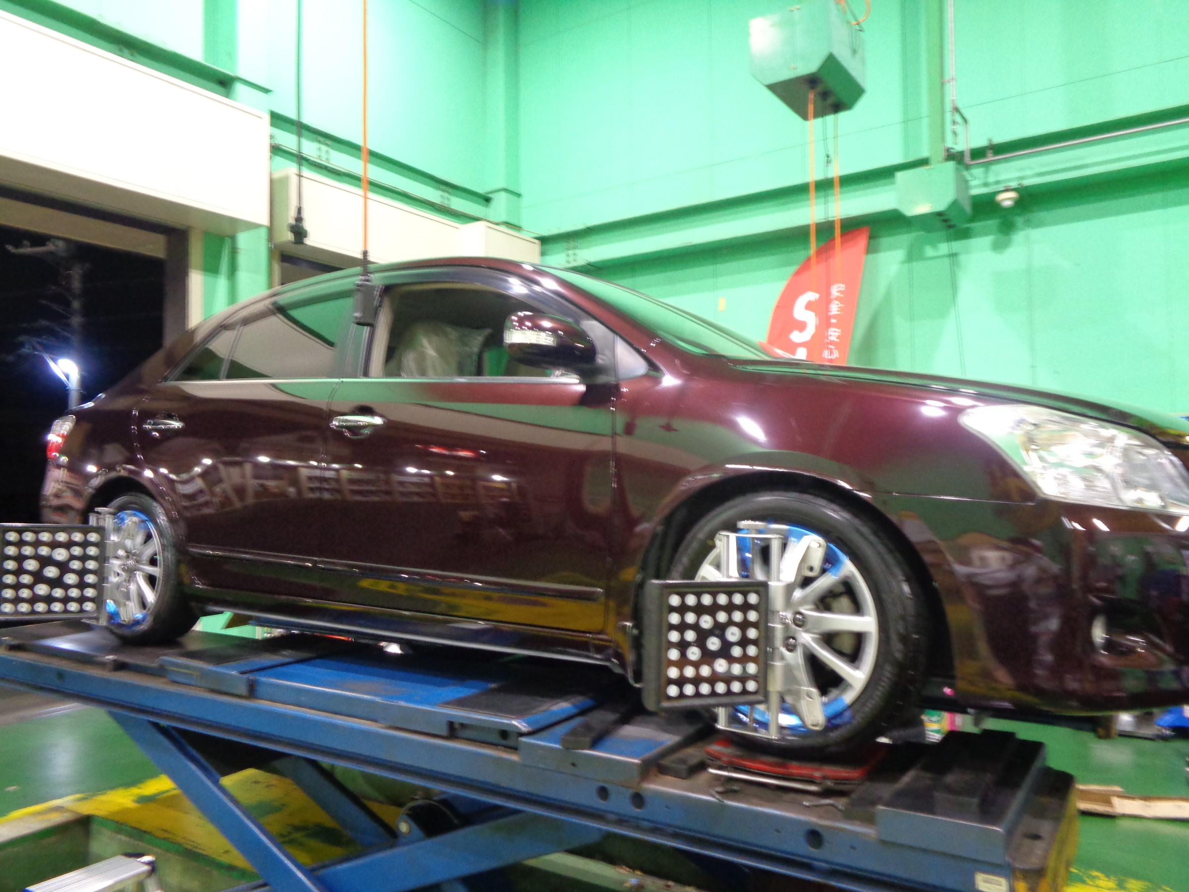 トヨタ プレミオのタイヤ交換とtpms 空気圧センサー お取り付けとアライメント調整 トヨタ プレミオ タイヤ サービス事例 タイヤ館 入間 タイヤからはじまる トータルカーメンテナンス タイヤ館グループ