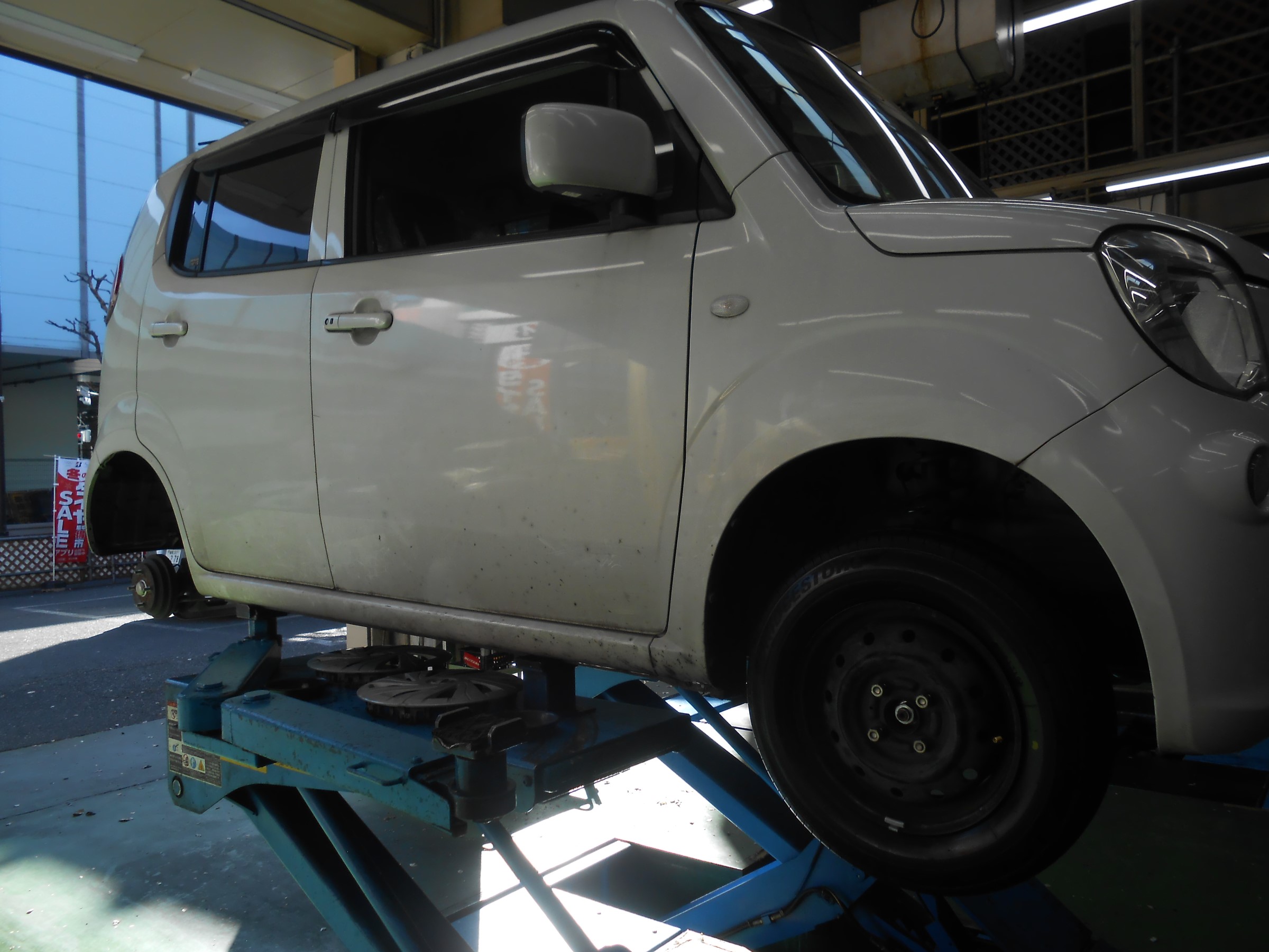 軽自動車タイヤ交換 モコ 145 80r13 プレイズで交換 日産 モコ タイヤ サービス事例 タイヤ館 板橋 東京都のタイヤ カー用品ショップ タイヤからはじまる トータルカーメンテナンス タイヤ館グループ