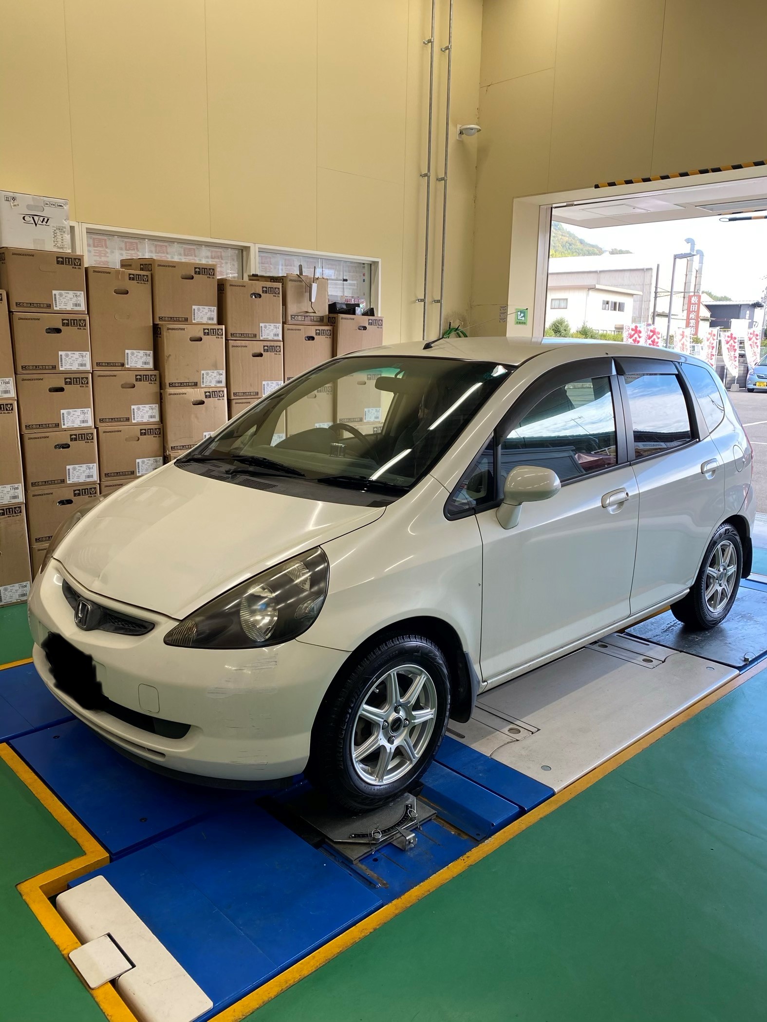 フィット オイル交換 脱着 ライトミガキ ホンダ フィット メンテナンス商品 オイル関連 エンジンオイル交換 サービス事例 タイヤ館 笠岡 タイヤからはじまる トータルカーメンテナンス タイヤ館グループ