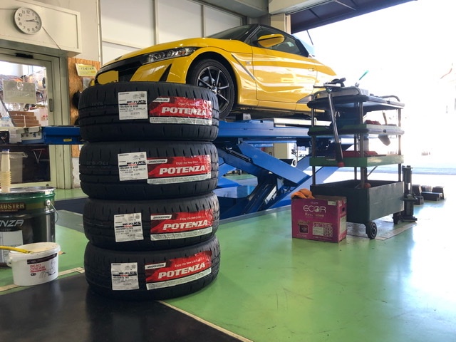 ホンダ ｓ660 タイヤ交換をしましたっ ホンダ S660 タイヤ タイヤ ホイール関連 タイヤ ホイール交換 技術サービス施工事例 タイヤ館 福岡東 タイヤからはじまる トータルカーメンテナンス タイヤ館グループ