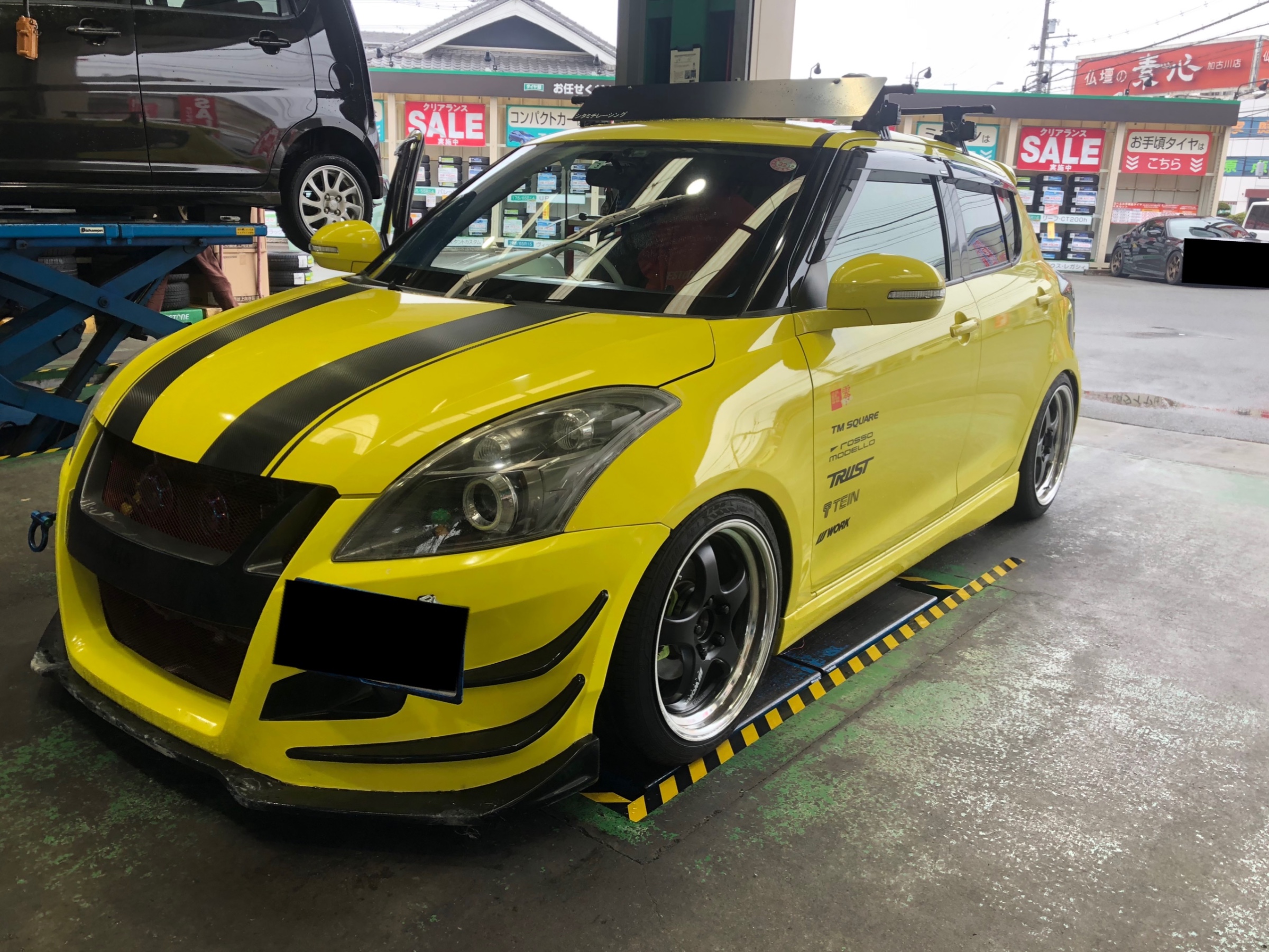 Zc３２s スイフトスポーツリアウィング取り付け スズキ スイフト スポーツ その他 外装 内装取付 エアロ取付 サービス事例 タイヤ館 加古川中央 兵庫県のタイヤ カー用品ショップ タイヤからはじまる トータルカーメンテナンス タイヤ館グループ