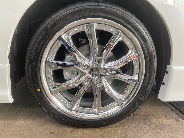 E52 エルグランド タイヤホイール取付け | 日産 エルグランド ホイール
