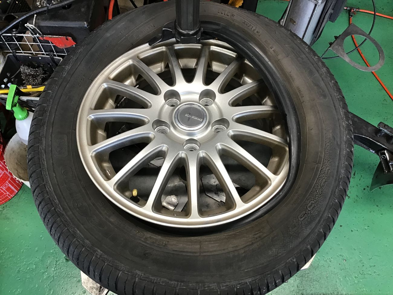 トヨタ「ノア」ZRR80G タイヤ交換 195/65Ｒ15 | トヨタ ノア タイヤ