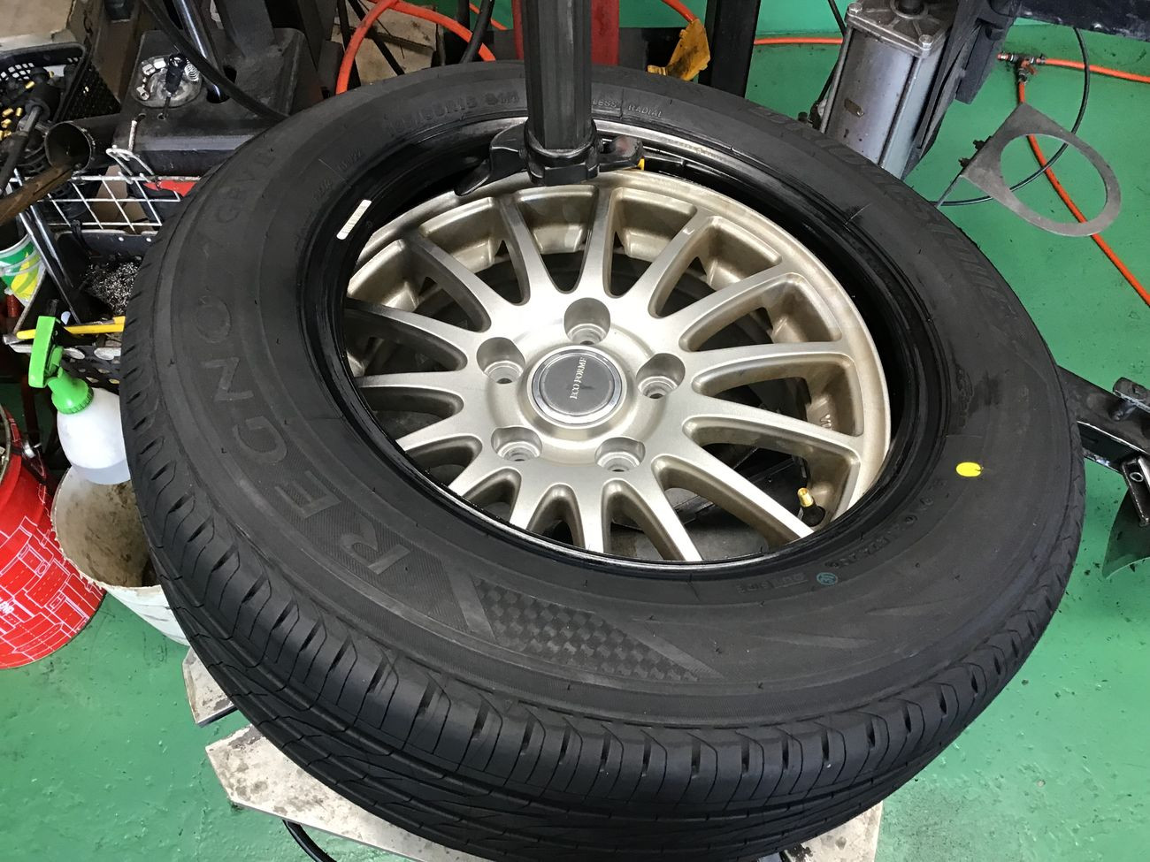 トヨタ「ノア」ZRR80G タイヤ交換 195/65Ｒ15 | トヨタ ノア タイヤ