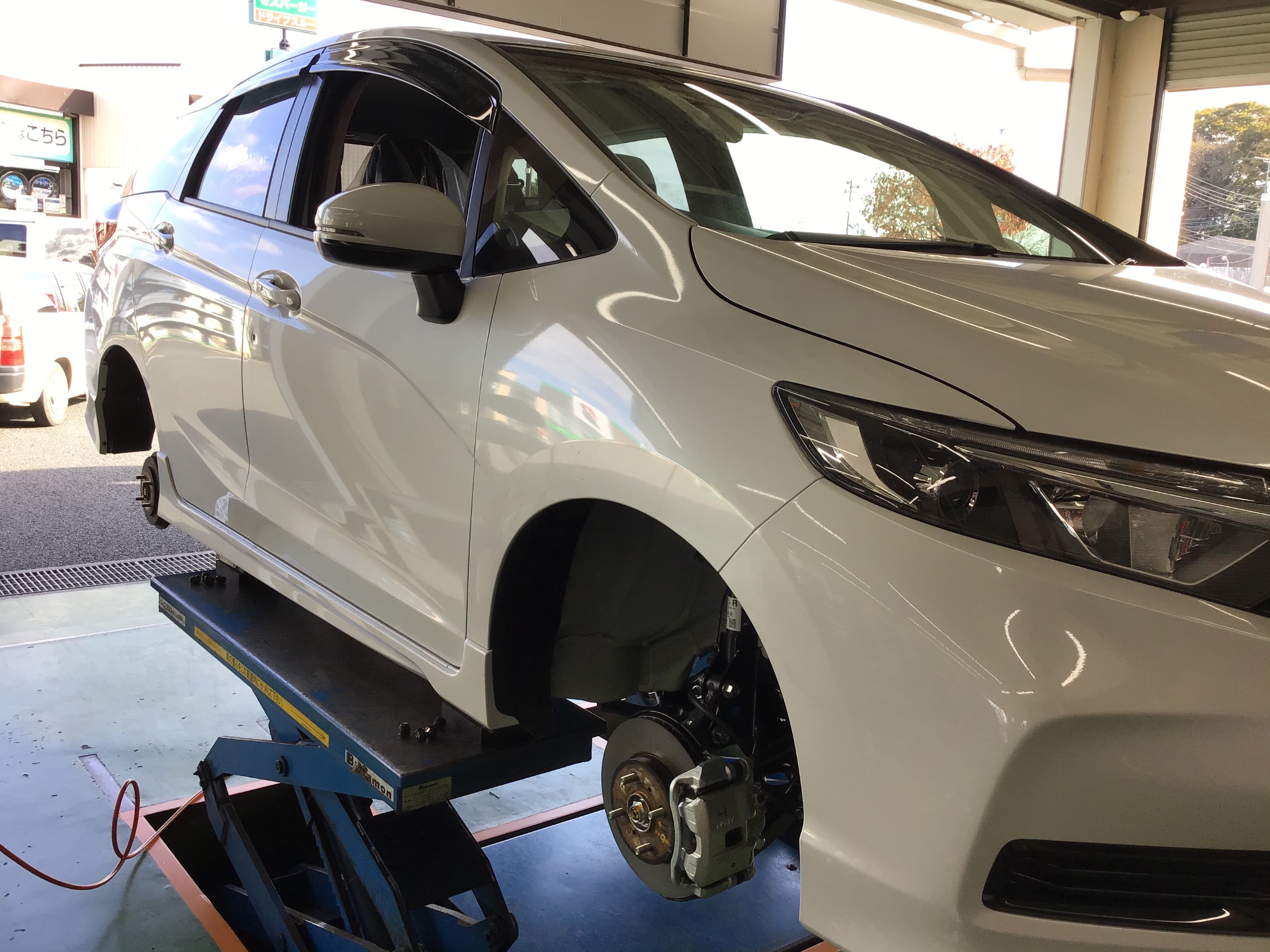 シャトル ダウンサス取付 ホンダ シャトル 結城店の作業日記 タイヤ館 結城 茨城県のタイヤ カー用品ショップ タイヤからはじまる トータルカーメンテナンス タイヤ館グループ