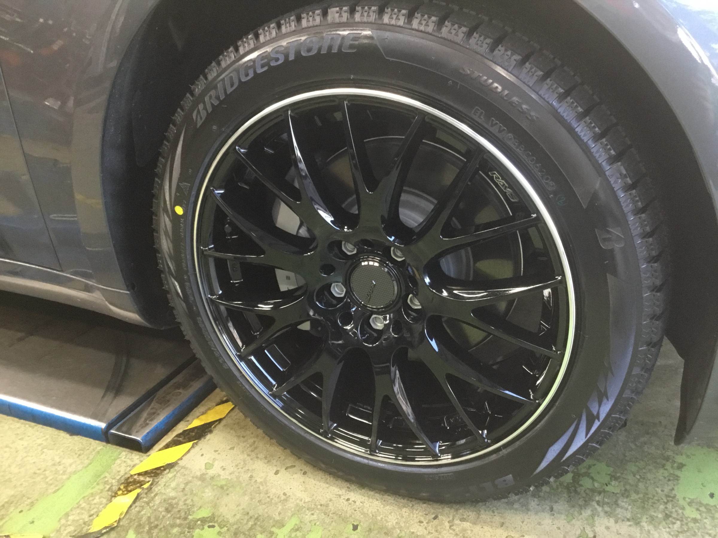 【美品】トヨタ車流用可 テスラ モデル3 純正ホイール＋タイヤ付き 美品】トヨタ車流用可 テスラ モデル3 純正ホイール＋タイヤ付き