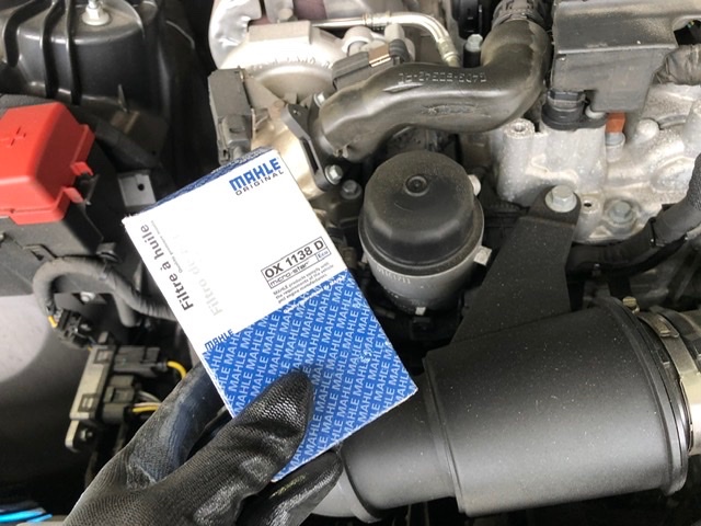 ジャガー Xe ディーゼル エンジンオイル交換をしましたっ メンテナンス商品 オイル関連 エンジンオイル交換 技術サービス施工事例 タイヤ館 福岡東 タイヤからはじまる トータルカーメンテナンス タイヤ館グループ