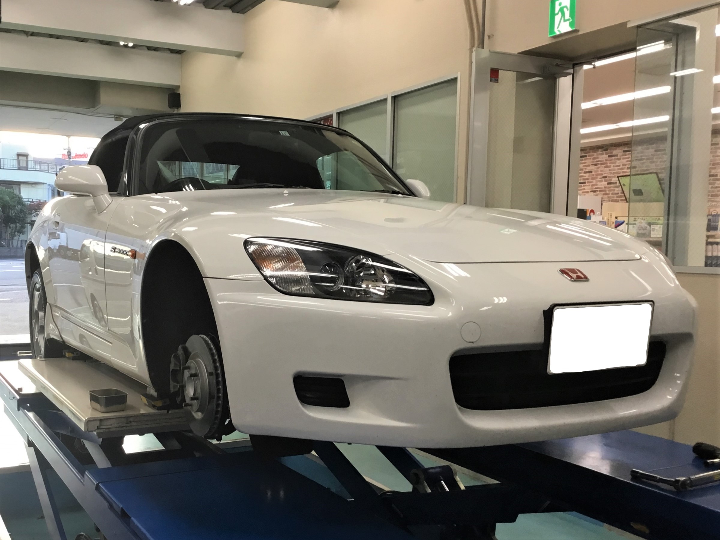ホンダ S00 タイヤ交換 アライメント調整 パート1 ホンダ S00 タイヤ タイヤ ホイール関連 タイヤ ホイール交換 サービス事例 タイヤ館 浜川崎 タイヤからはじまる トータルカーメンテナンス タイヤ館グループ