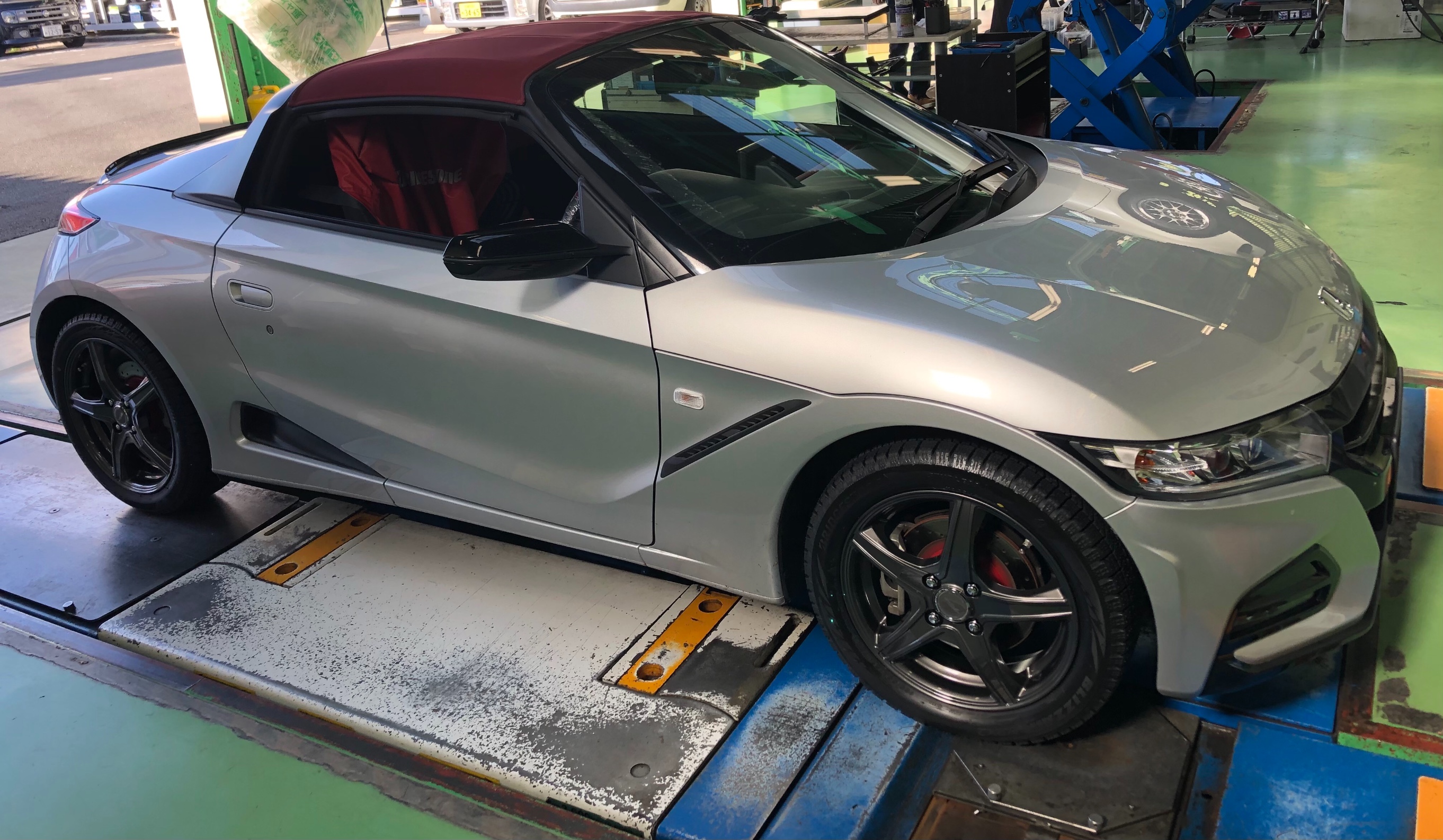 ホンダ S660 Dba Jw5 にスタッドレス装着しました ホンダ S660 タイヤ スタッフ日記 タイヤ館 京田辺 京都府 滋賀県のタイヤからはじまる トータルカーメンテナンス タイヤ館グループ