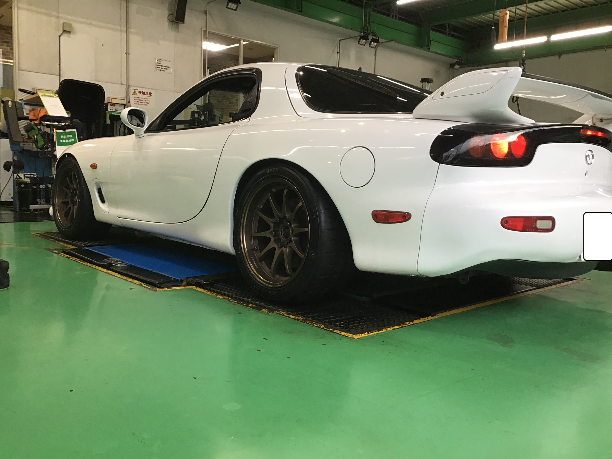 マツダ Rx 7 Fd3s ポテンザでタイヤ交換 マツダ Rx 7 タイヤ タイヤ ホイール関連 タイヤ ホイール交換 サービス事例 タイヤ館 大船 神奈川県のタイヤ カー用品ショップ タイヤからはじまる トータルカーメンテナンス タイヤ館グループ