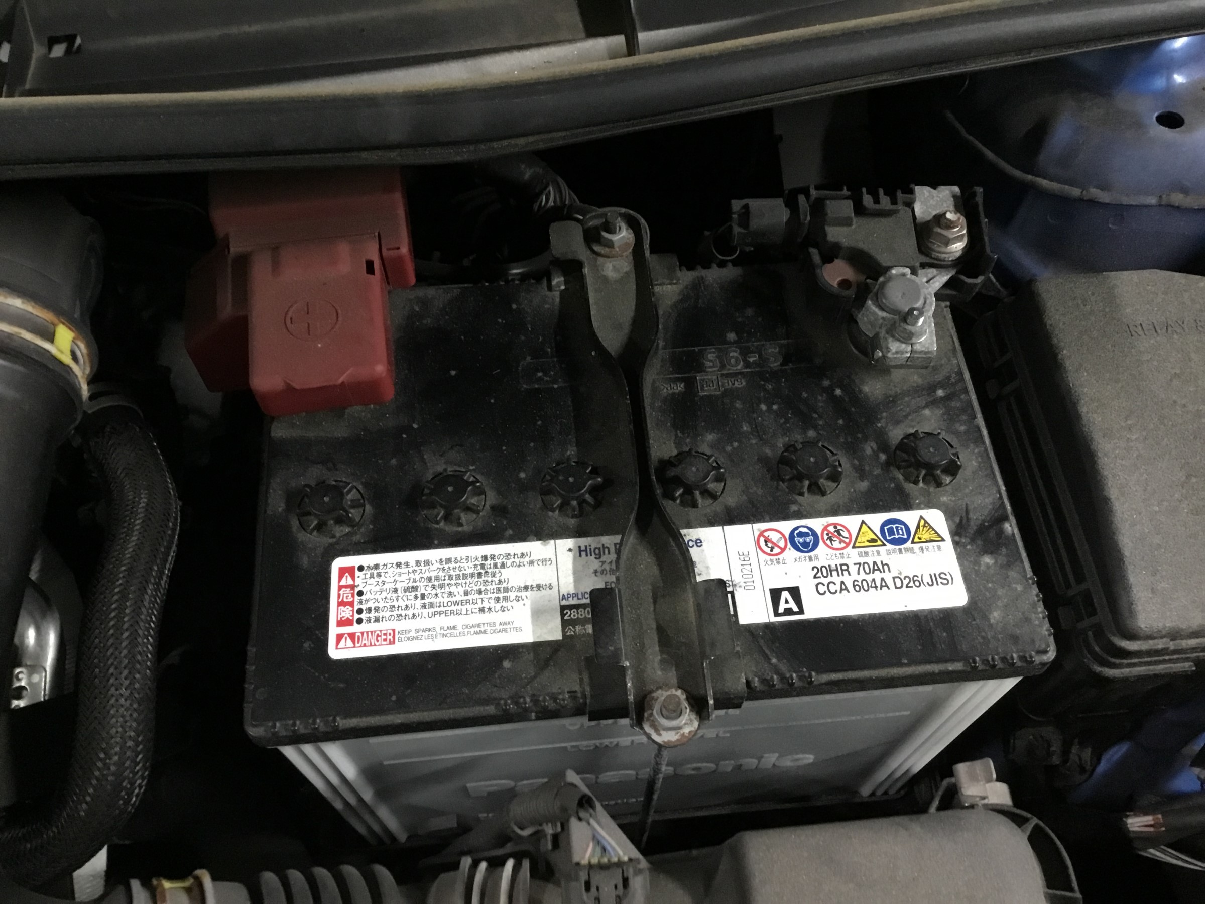 E16系カローラフィールダー、バッテリー交換！ | トヨタ カローラ