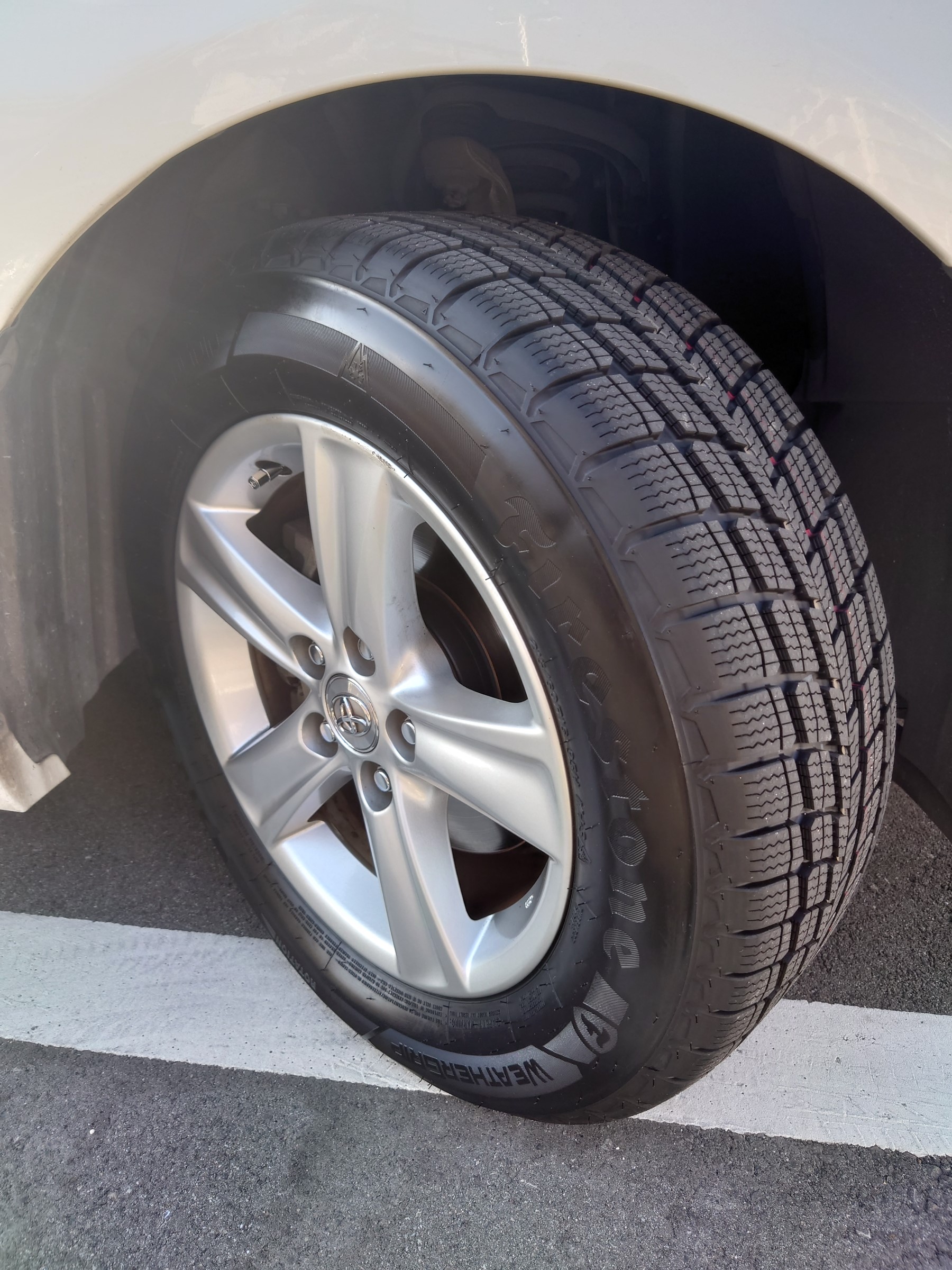 突然の雪にも慌てない 天候を問わず走行可能なタイヤweathergrip ウェザーグリップ のご紹介です スタッフ日記 タイヤ館 入間 タイヤからはじまる トータルカーメンテナンス タイヤ館グループ
