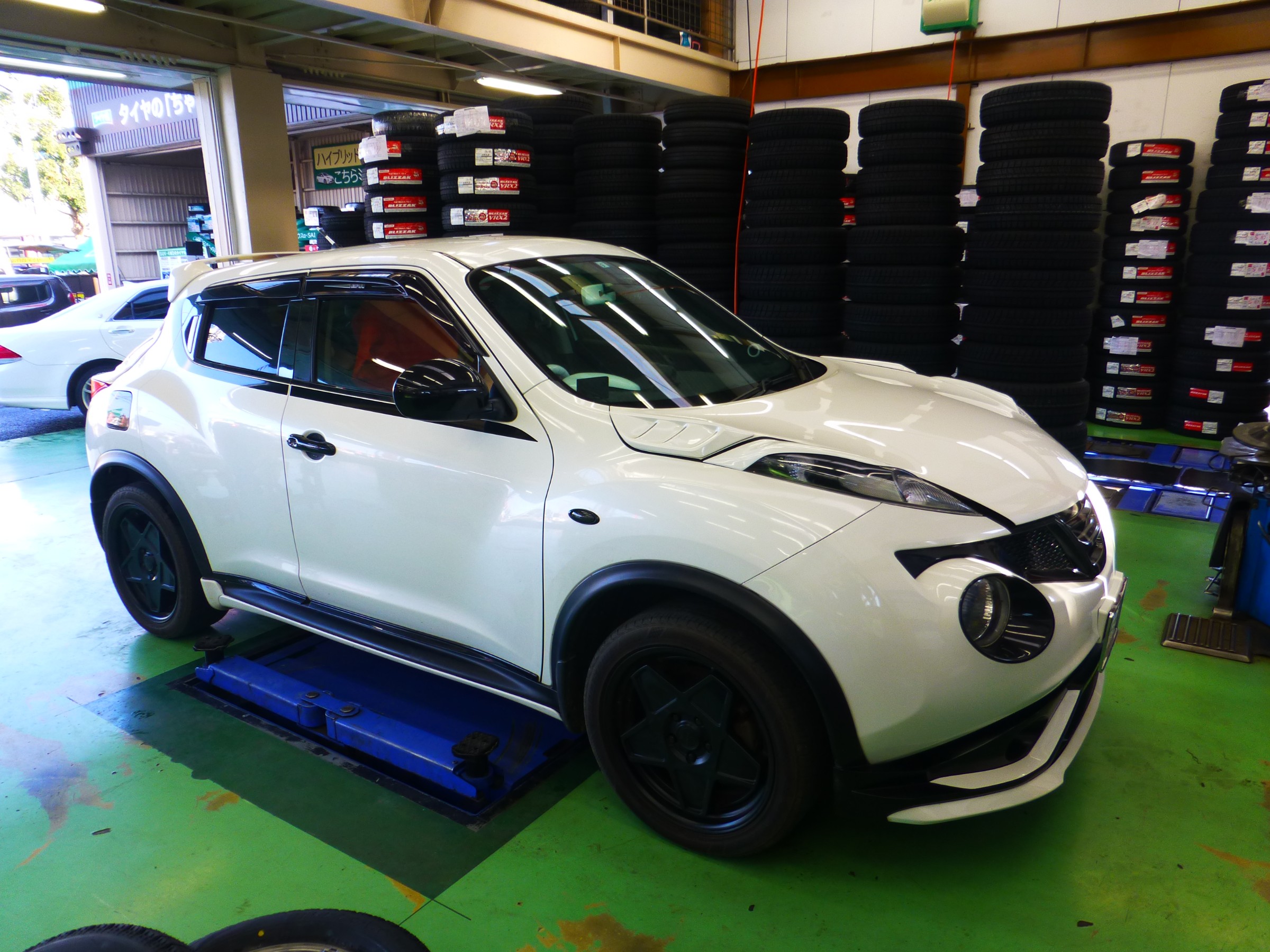 ニッサン ｎｆ15 ジューク 車高調取り付けを行いました 日産 ジューク その他 パーツ取付 サスペンション取付 サービス事例 タイヤ館 阿見 茨城県のタイヤ カー用品ショップ タイヤからはじまる トータルカーメンテナンス タイヤ館グループ