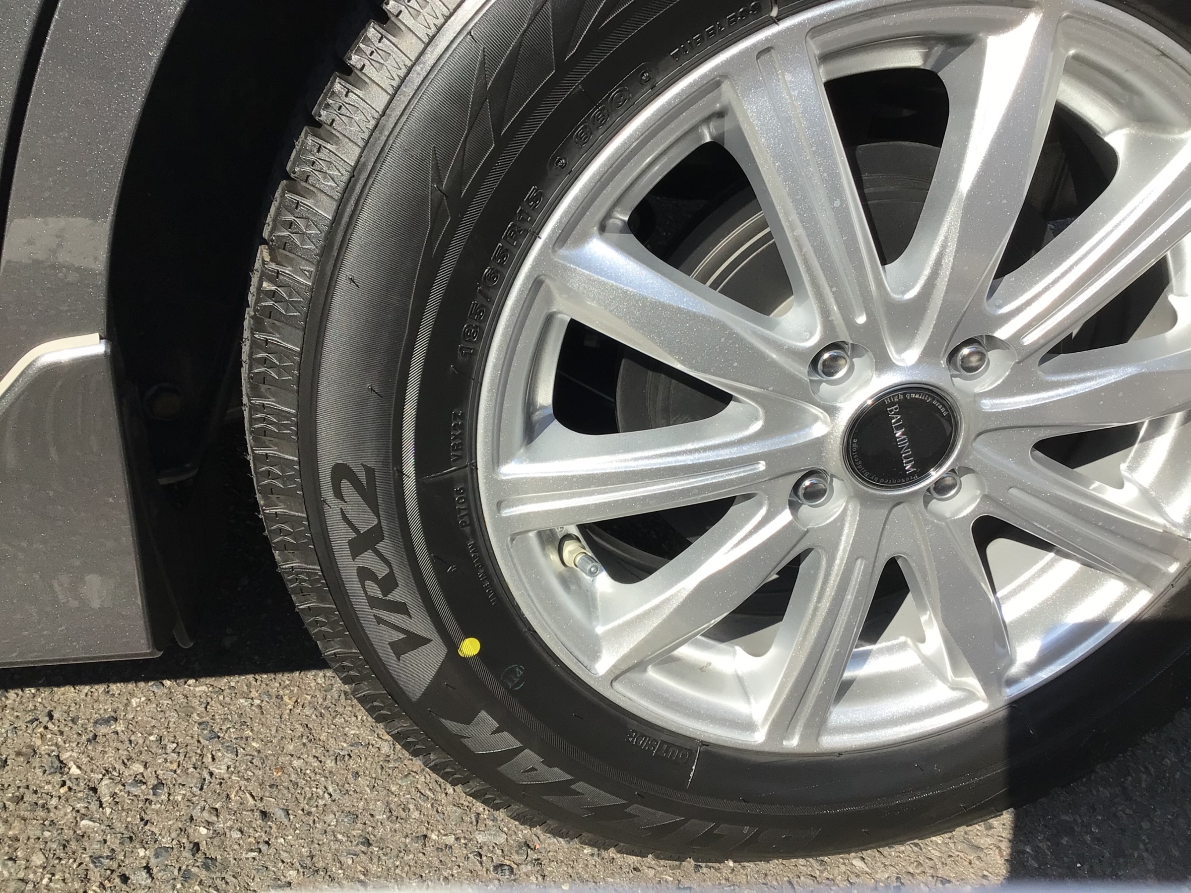 日産 ノート 冬タイヤ 空気圧センサー 日産 ノートe Power タイヤ サービス事例 タイヤ館 港北ニュータウン 神奈川県のタイヤ カー用品ショップ タイヤからはじまる トータルカーメンテナンス タイヤ館グループ