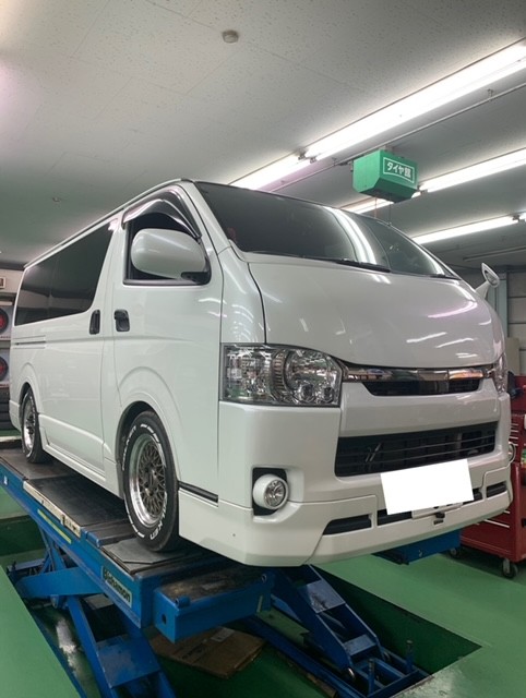 玄武でカスタム トヨタ ハイエース その他 パーツ取付 足回り関係取付 スタッフ日記 タイヤ館 高島平 東京都のタイヤ カー用品ショップ タイヤからはじまる トータルカーメンテナンス タイヤ館グループ