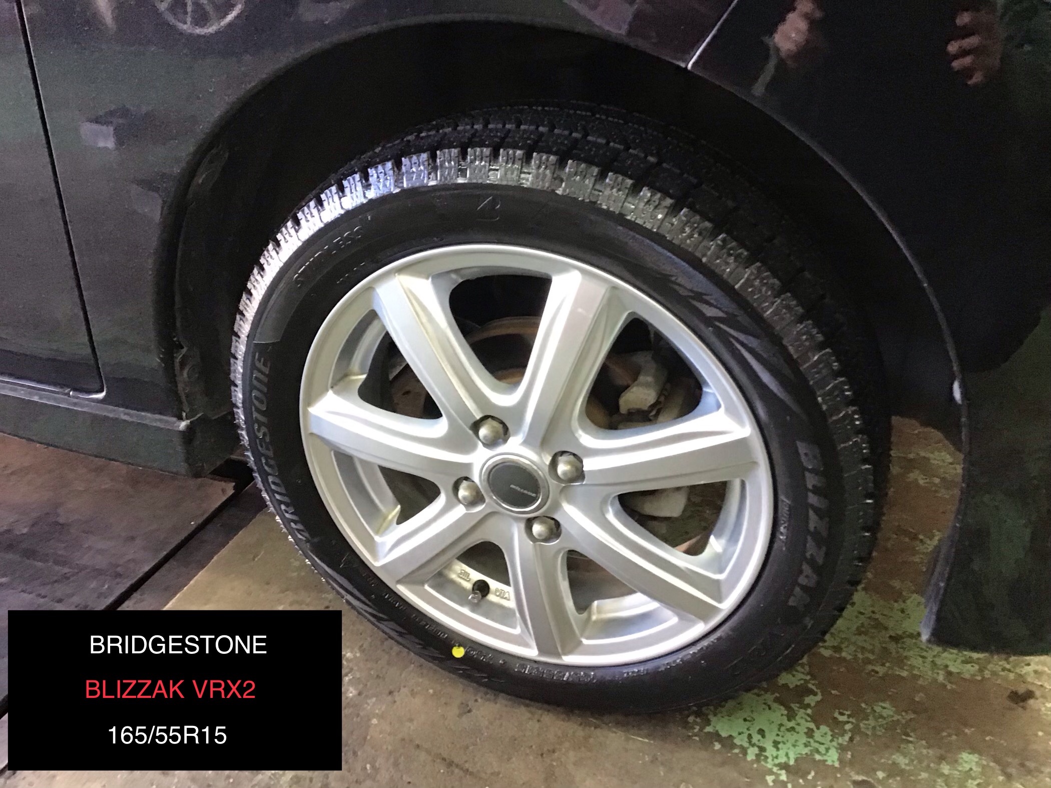 日産・デイズルークス]スタッドレスタイヤタイヤ交換作業！ BLIZZAK VRX2 165/55R15 | 日産 デイズ ルークス タイヤ タイヤ・ ホイール関連 > タイヤ・ホイール交換 | 日立大みか店作業事例 | タイヤ館 日立 大みか | 茨城県のタイヤ、カー用品ショップ タイヤからはじまる  ...