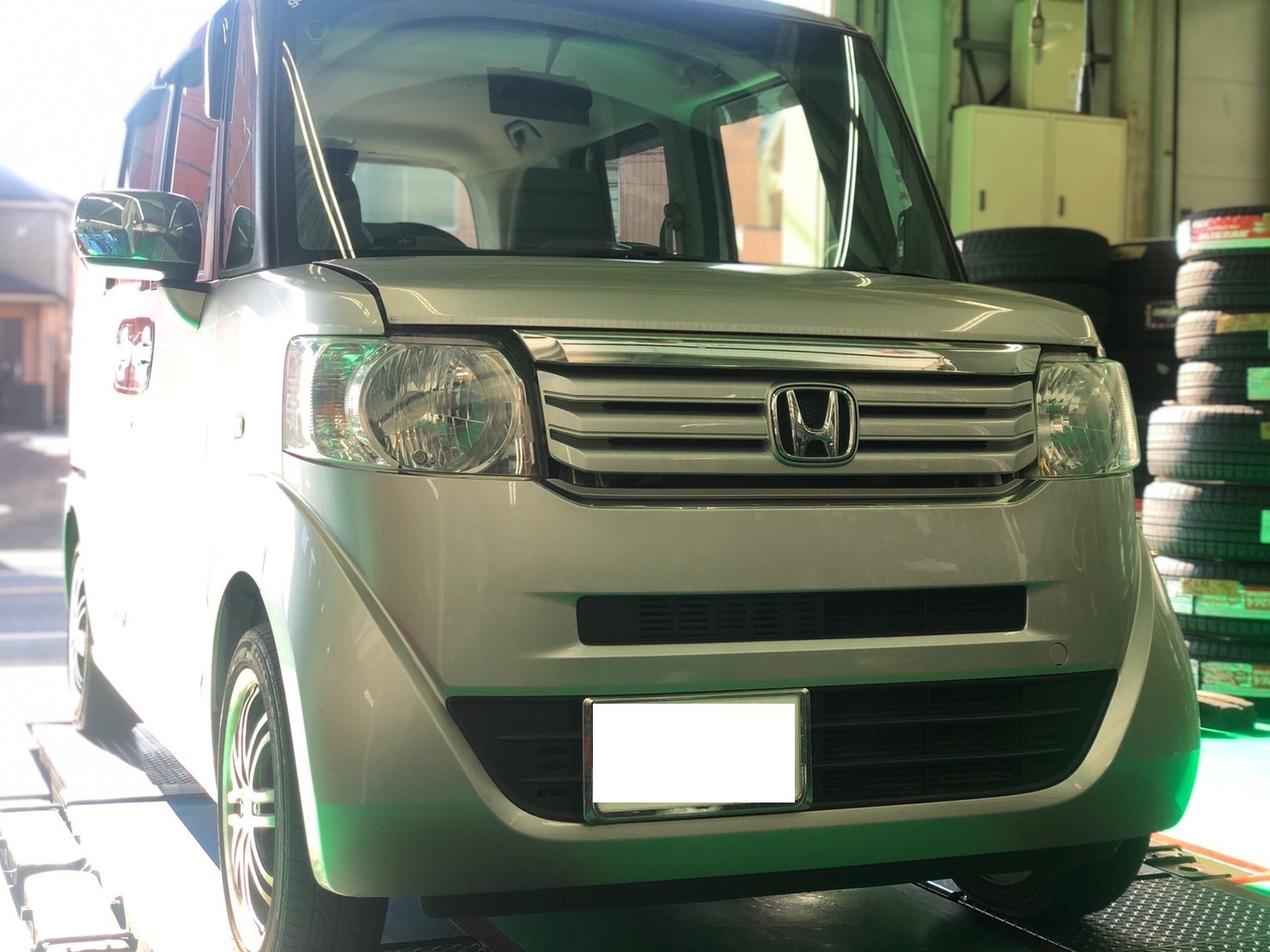 N Box バッテリー交換 アイドリングストップ車 ホンダ N Box メンテナンス商品 パーツ取付 各種用品取付 サービス事例 タイヤ館 瀬谷 神奈川県のタイヤ カー用品ショップ タイヤからはじまる トータルカーメンテナンス タイヤ館グループ
