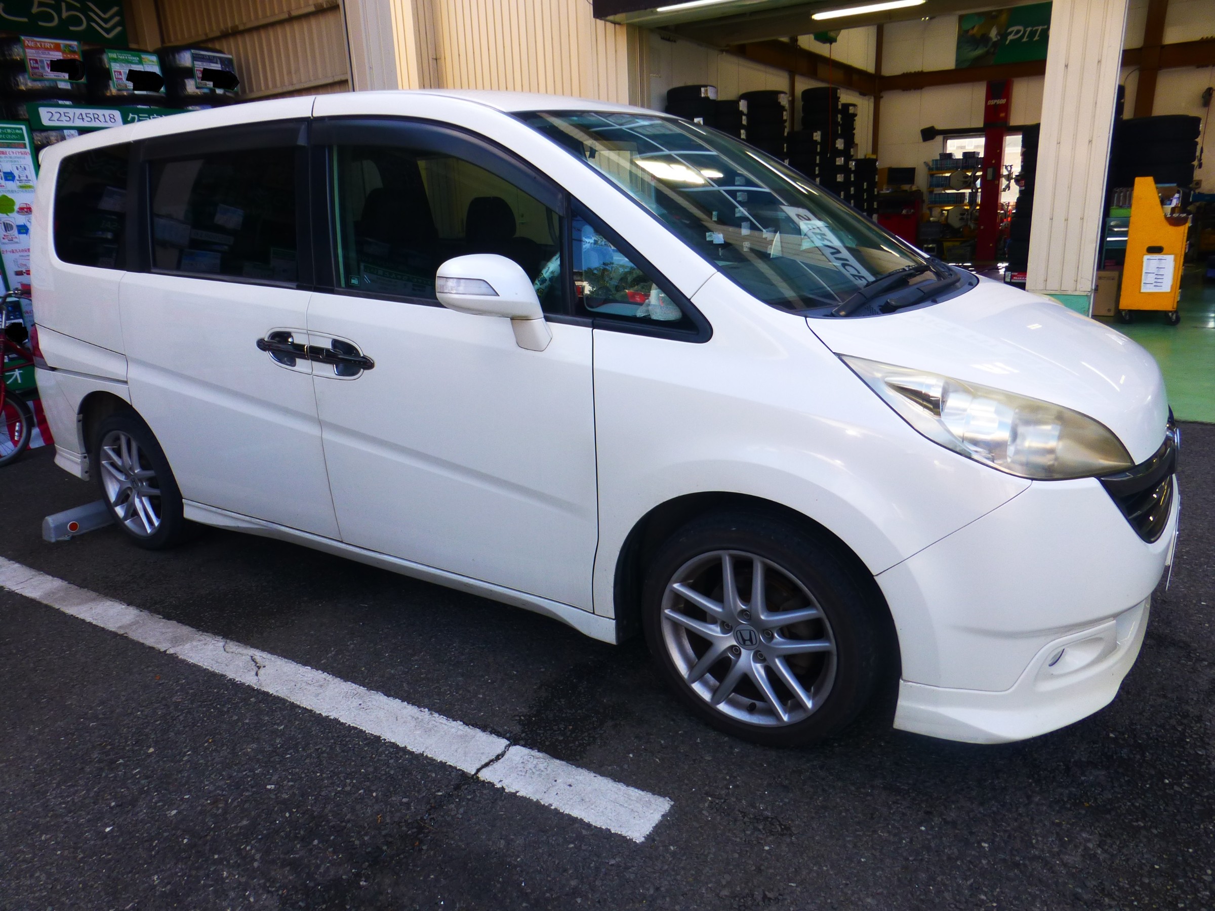 ホンダ Rg1 ステップワゴン ドアミラー交換を行いました ホンダ ステップワゴン その他 その他 車検 サービス事例 タイヤ館 阿見 茨城県のタイヤ カー用品ショップ タイヤからはじまる トータルカーメンテナンス タイヤ館グループ