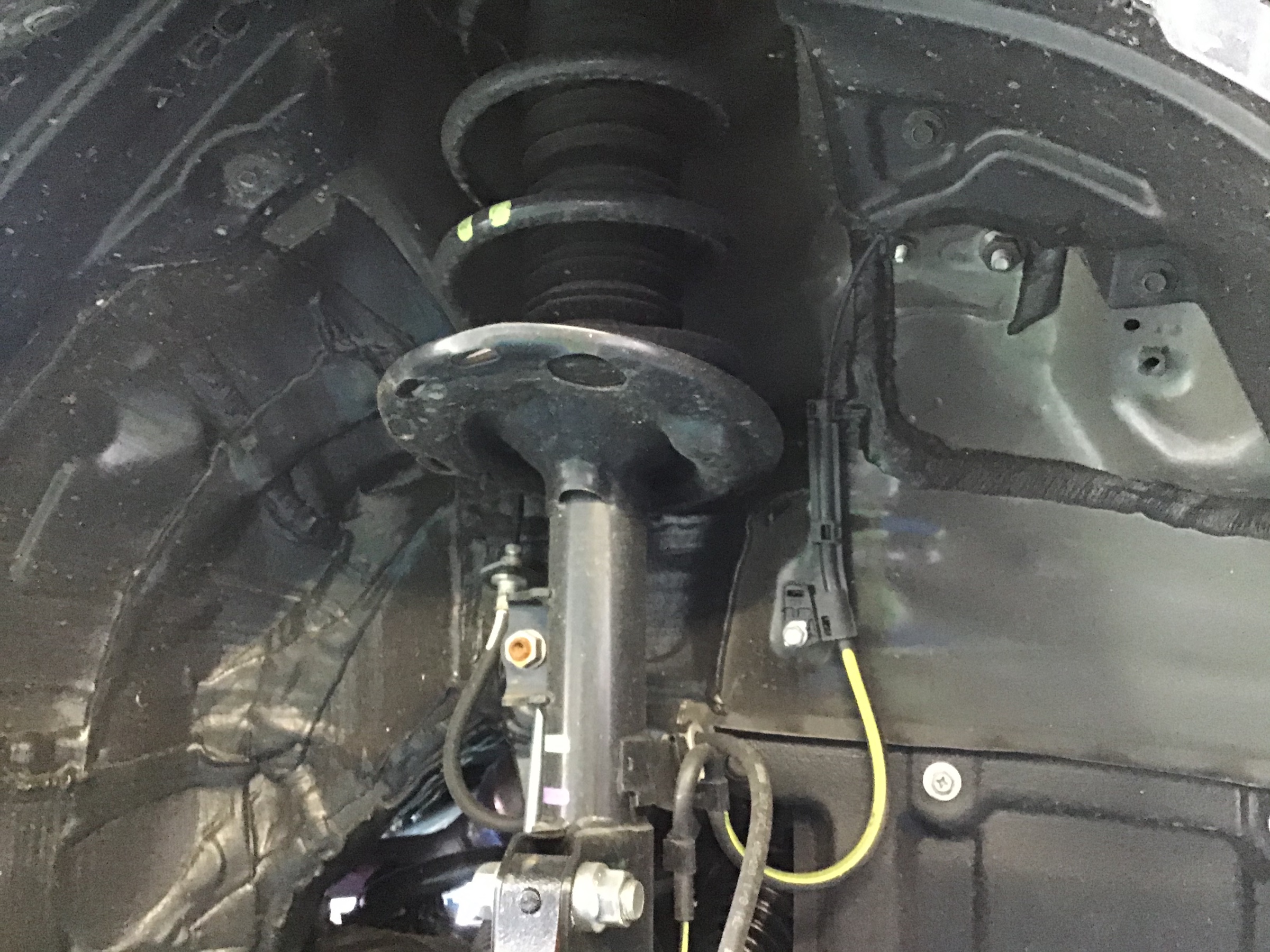 トヨタ VOXY『ZZR80W』TEIN車高調 STREET BASIS Z 取付 | 店舗お