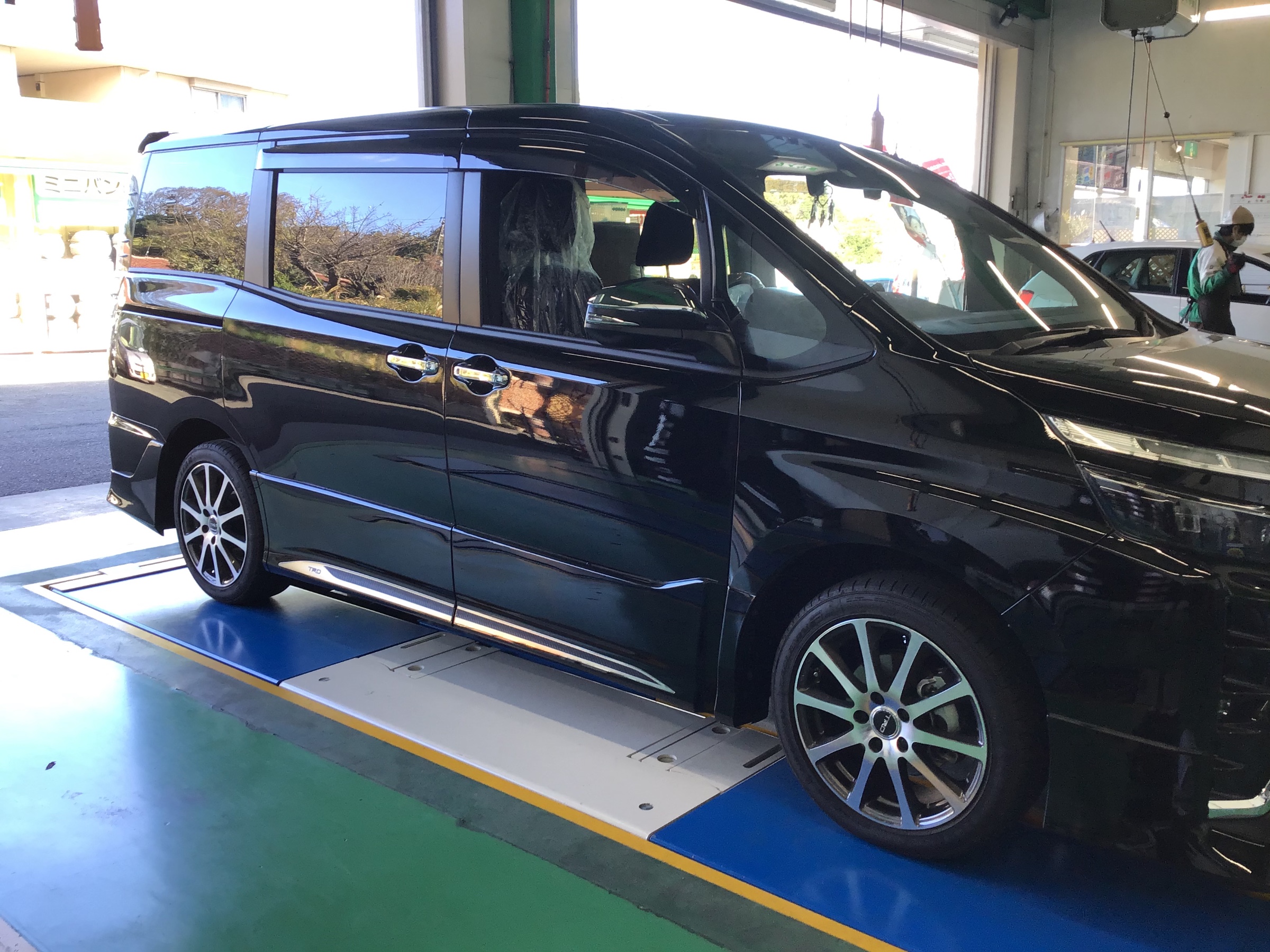 トヨタ VOXY『ZZR80W』TEIN車高調 STREET BASIS Z 取付 | 店舗お